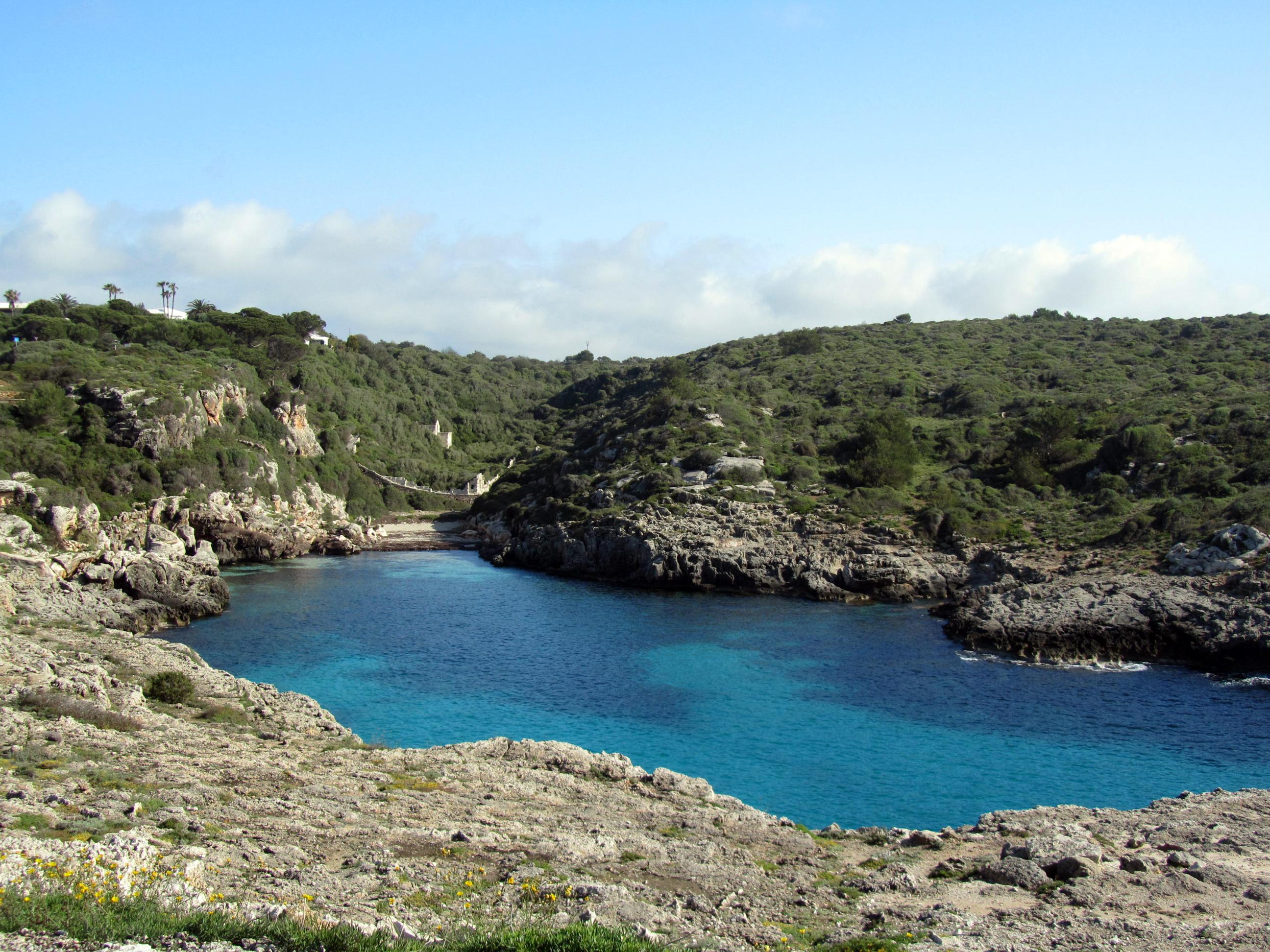 Calles de Menorca: un recorrido por la esencia de su encanto