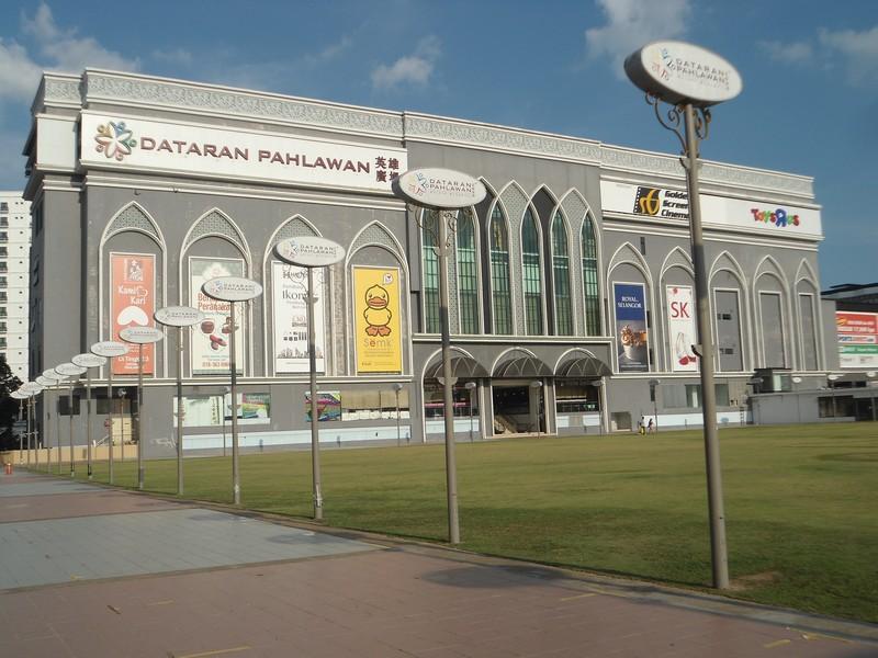 Dataran Pahlawan Mall, por Marie & Matt