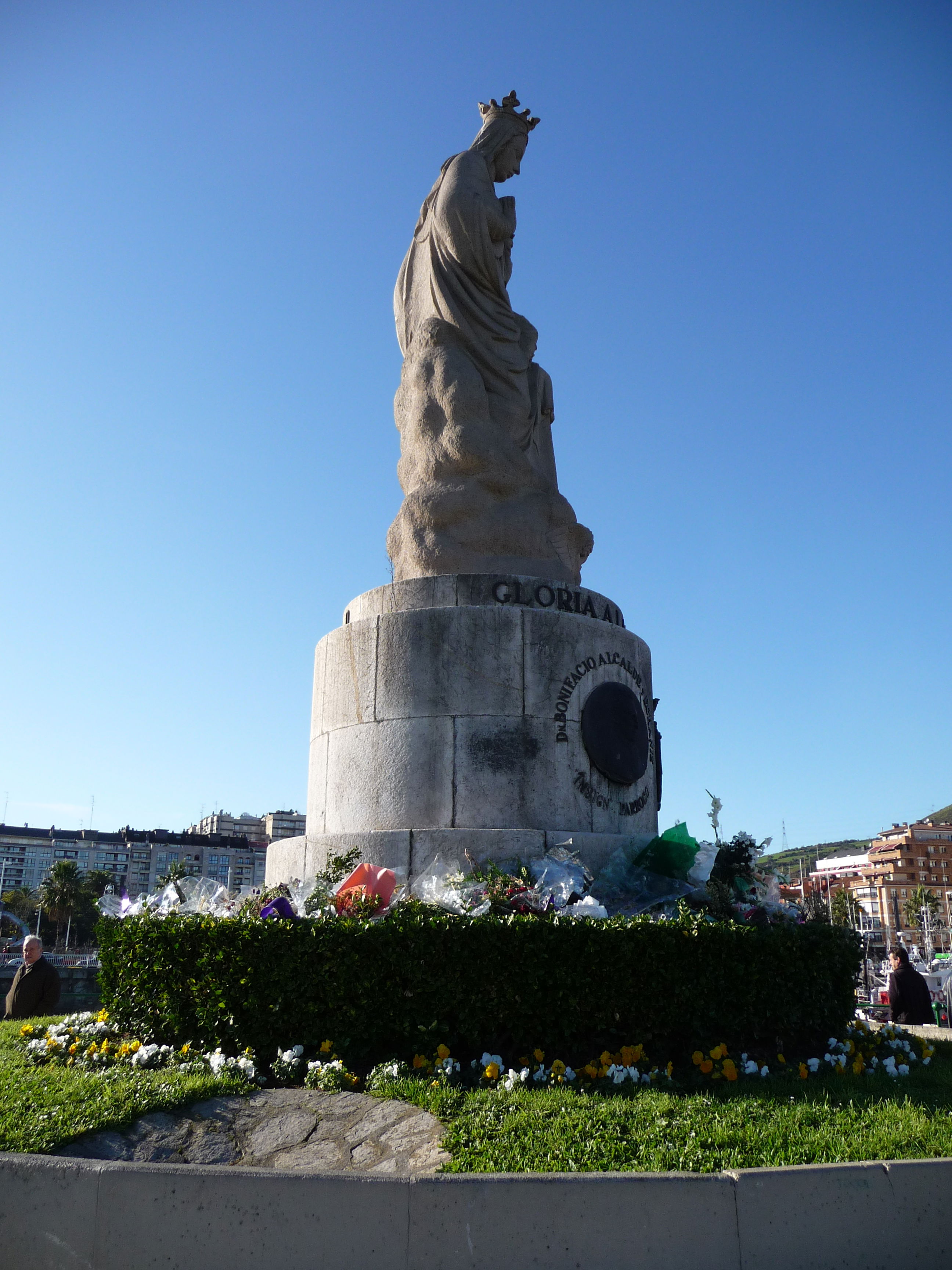 Monumento a la Virgen del Carmen, por Nuria G