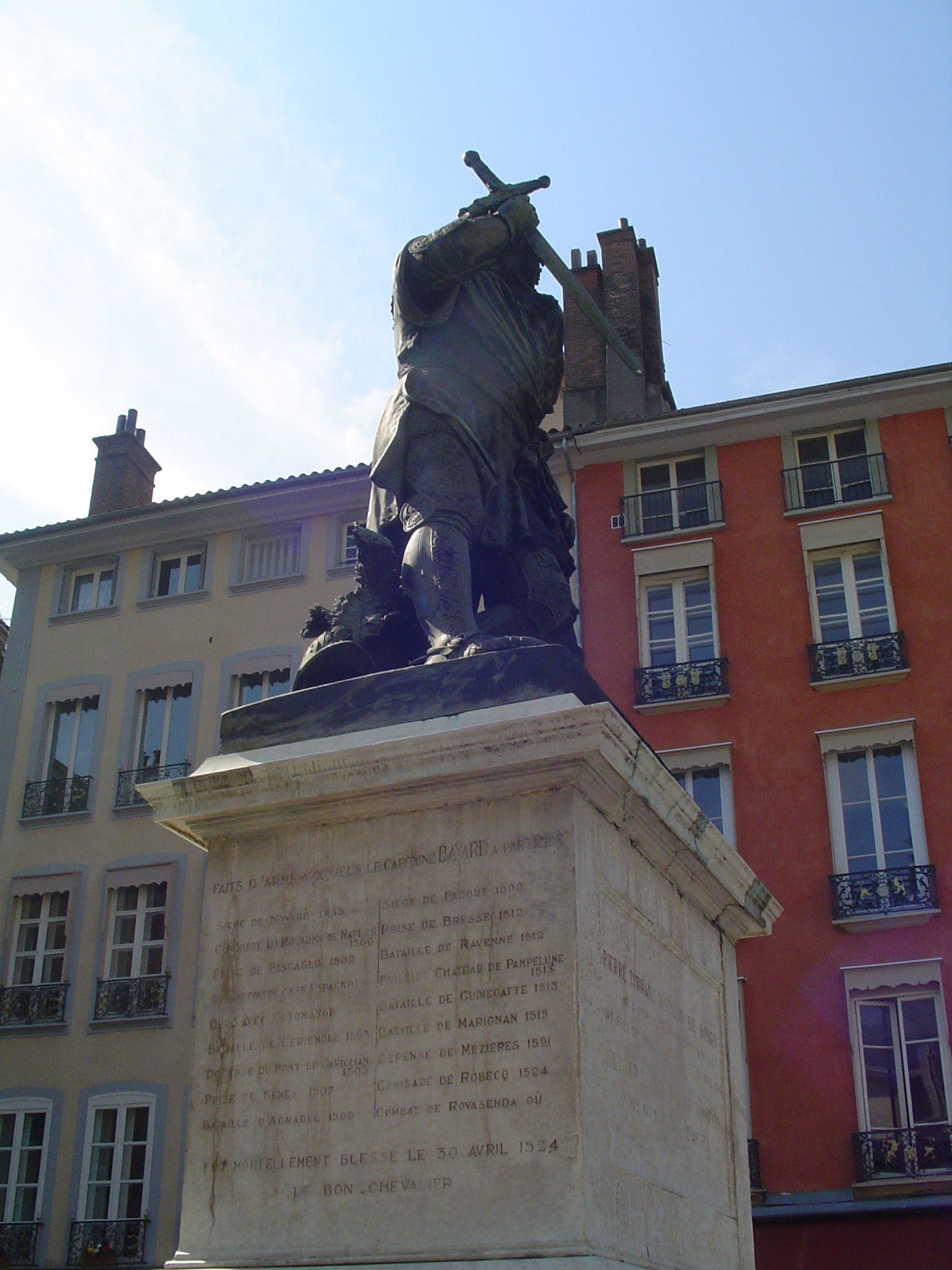 Estatua Pierre Terrail de Bayard, por Robin Bouvier