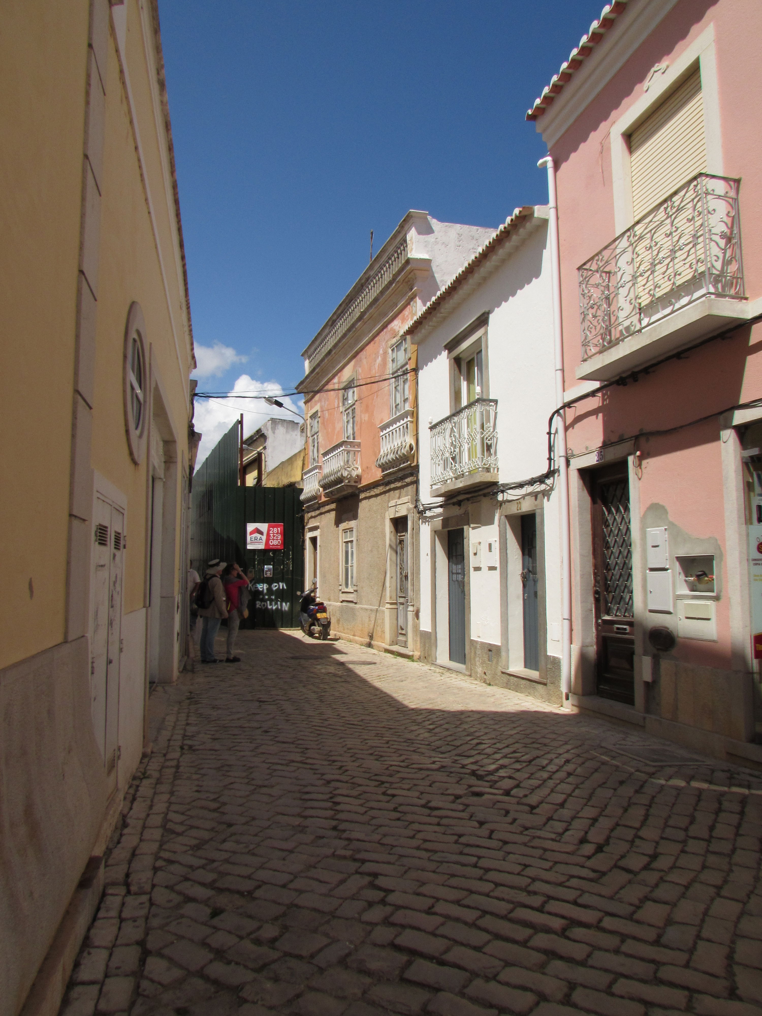 Travessa das Cunhas, por Helena Compadre