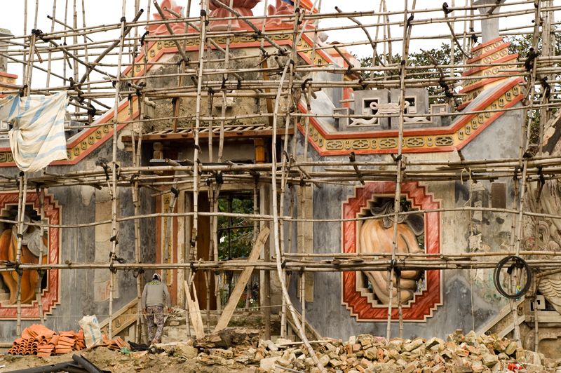 Templo abandonado en Hoi An., por Sebastian Muñoz