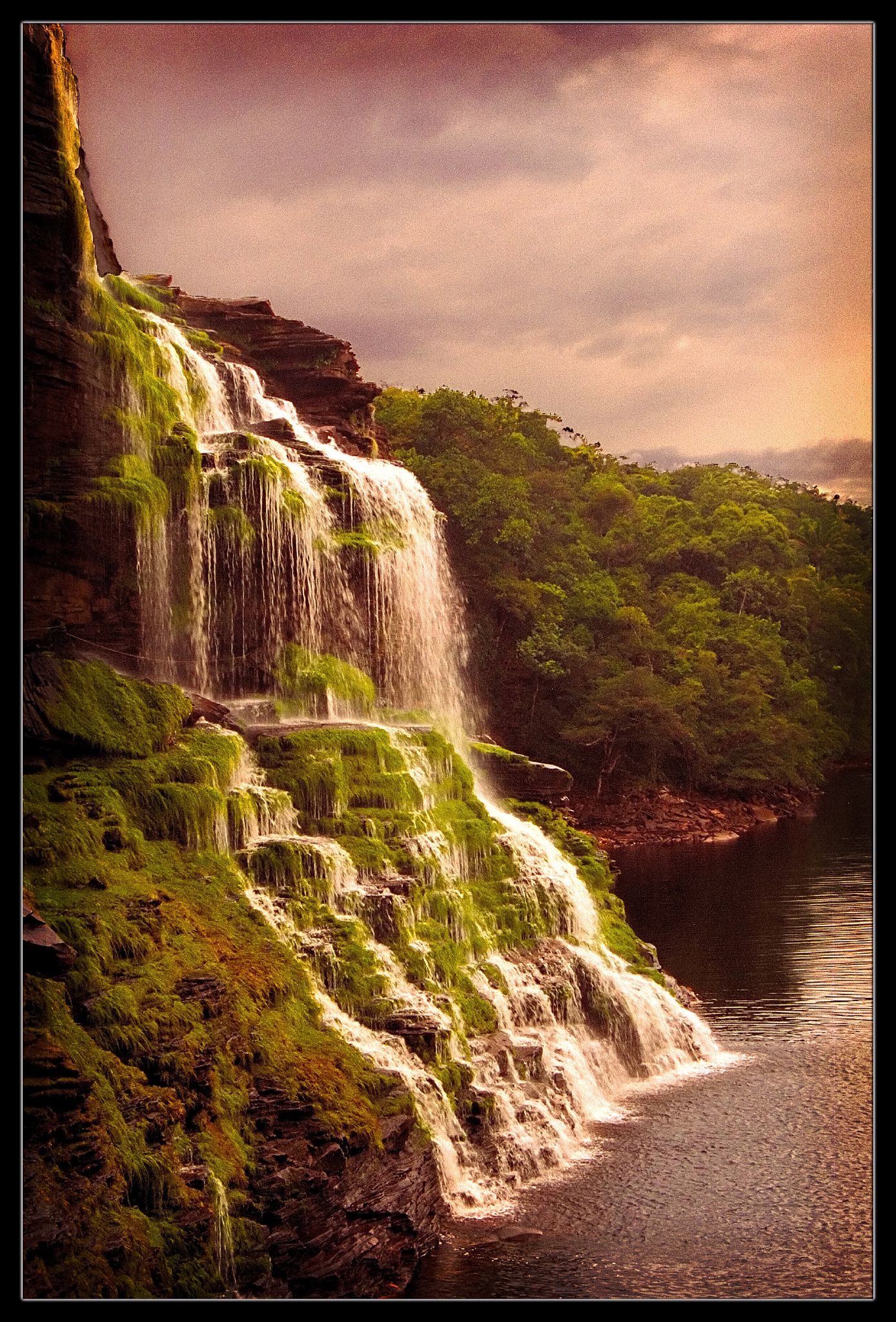 Cataratas de Hueque, por Alfonso Navarro Táppero