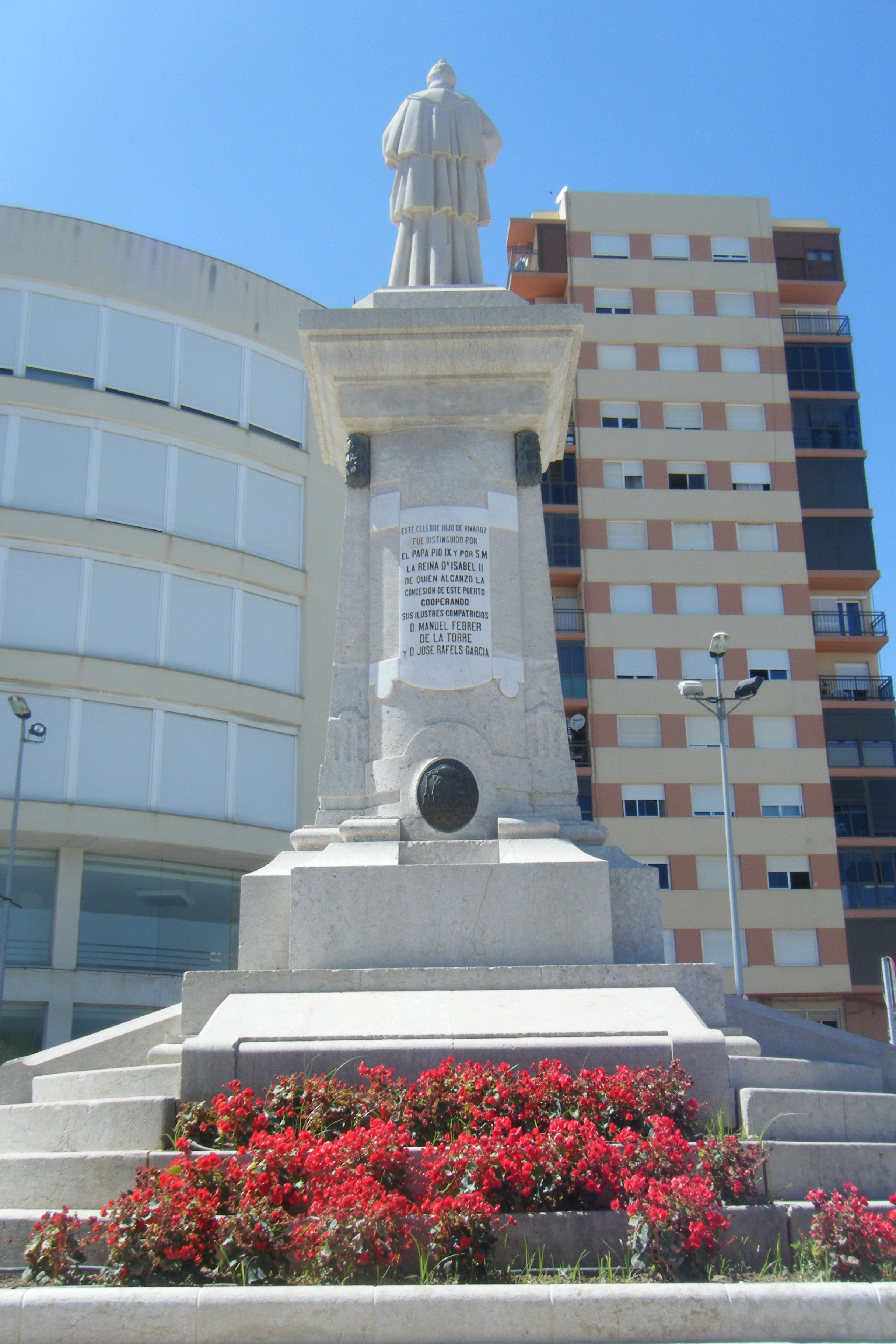 Escultura al Arzobispo de Tarragona, por Yoli ChamBa