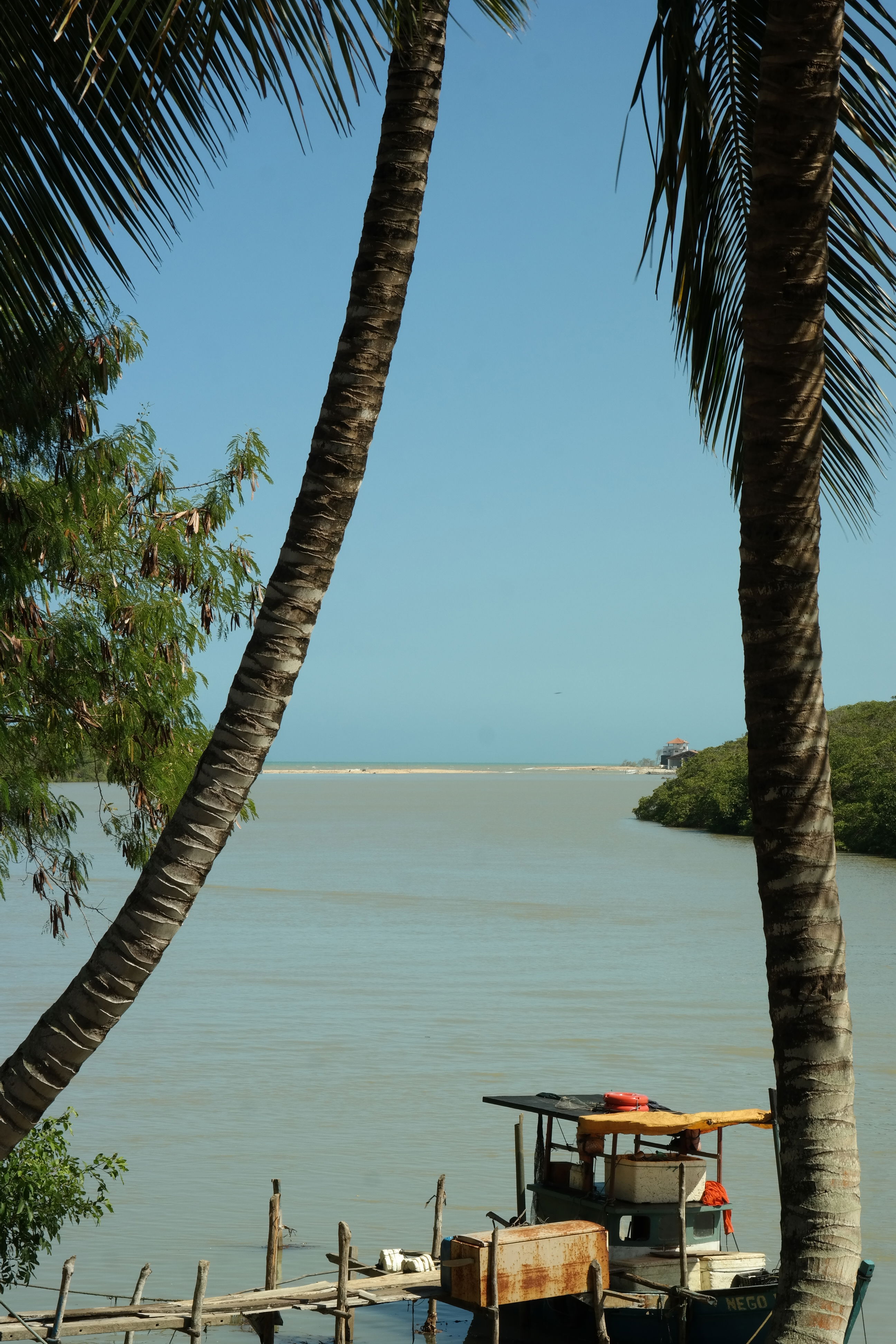 Praia Barra de Prado (Barra do Rio Jucuruçu), por Leo Araújo