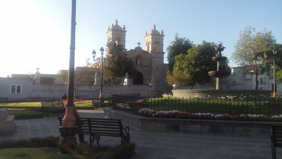 Iglesia de San Miguel Arcángel de Cayma, por César - Mochilero
