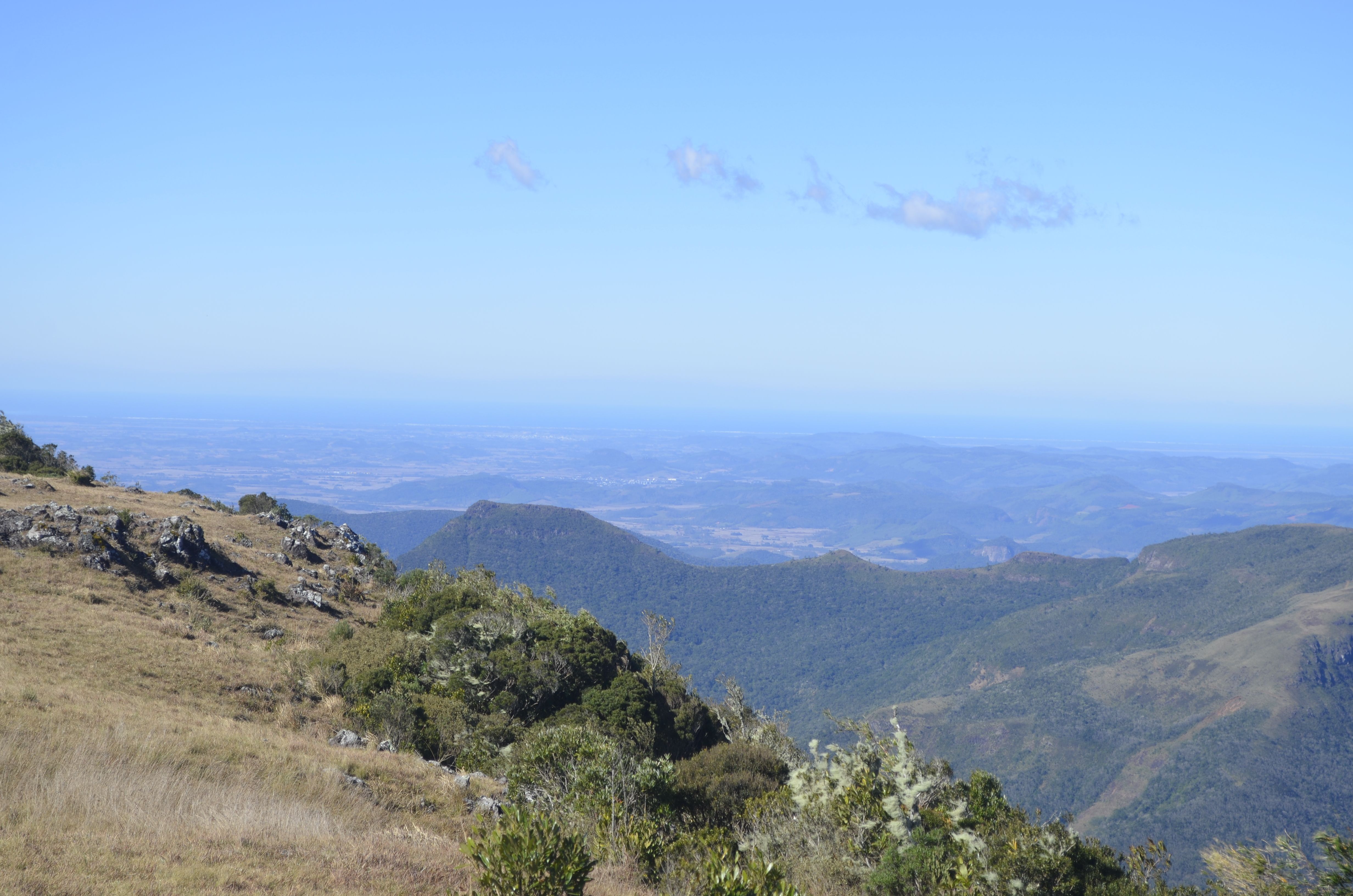 Parque Estadual do Espigão Alto (RS), Brasil. À direita, área em