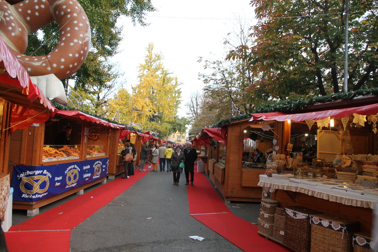 Mercado de Navidad de la Piazza degli Alpini, por ANADEL