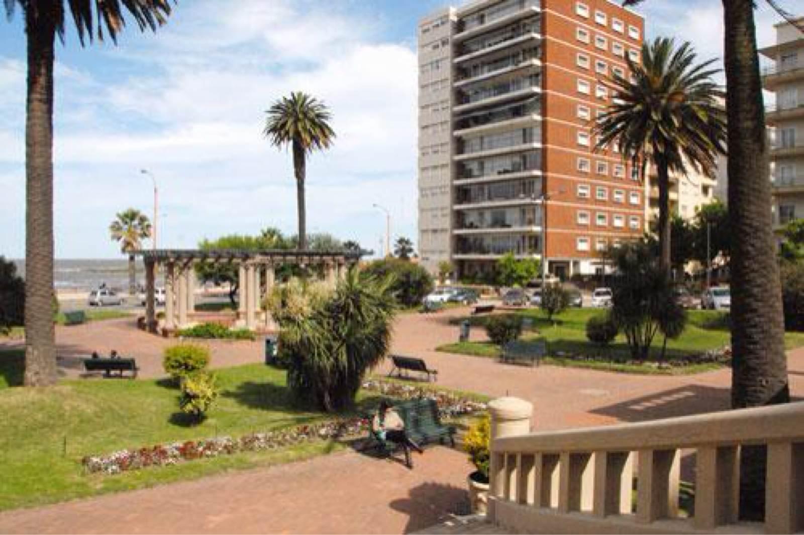 Plaza Tomás Gomensoro, por Francisco Aldado Casanova