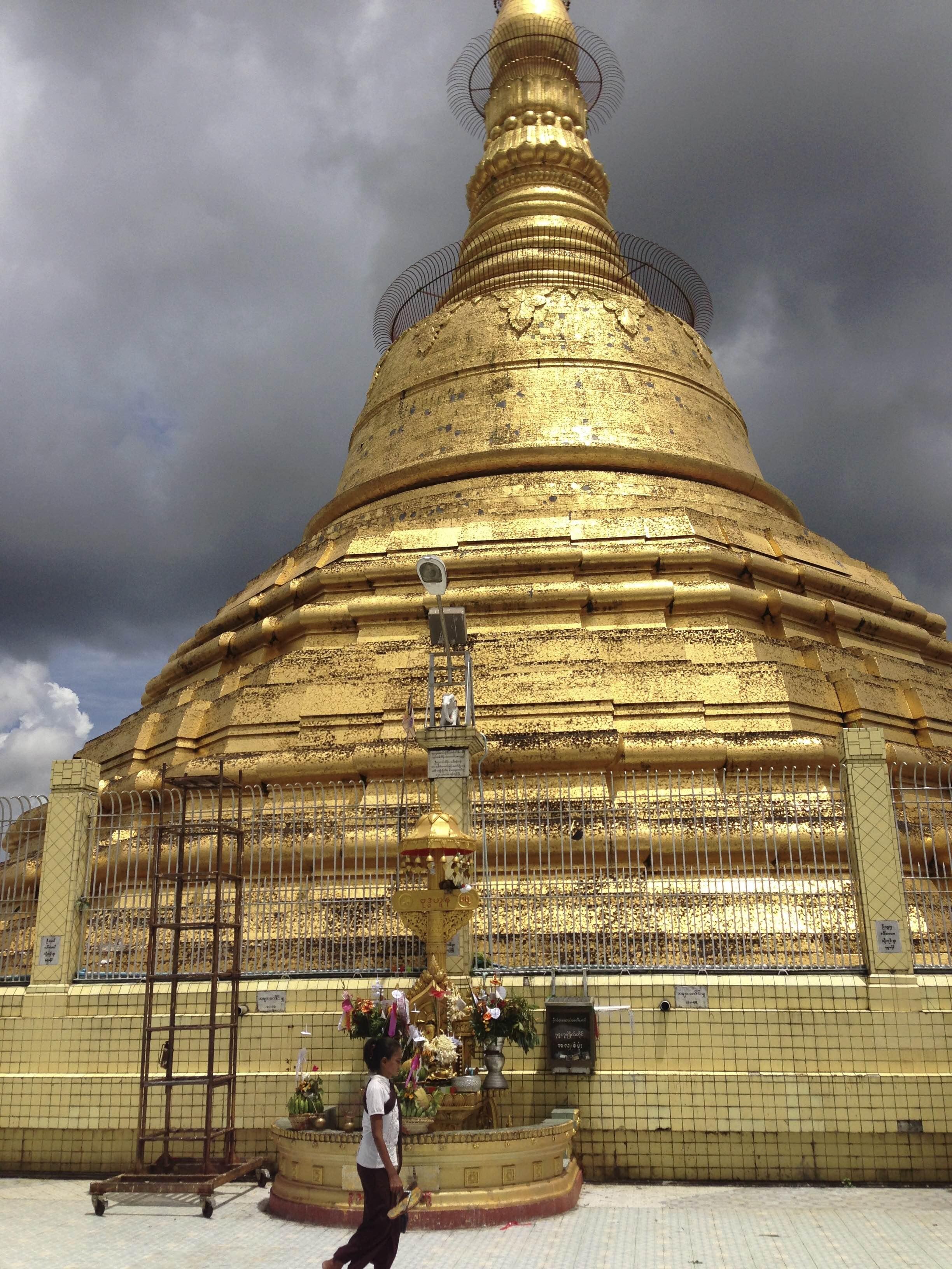 Maha Wizaya Pagoda, Yangon, por Javi DG