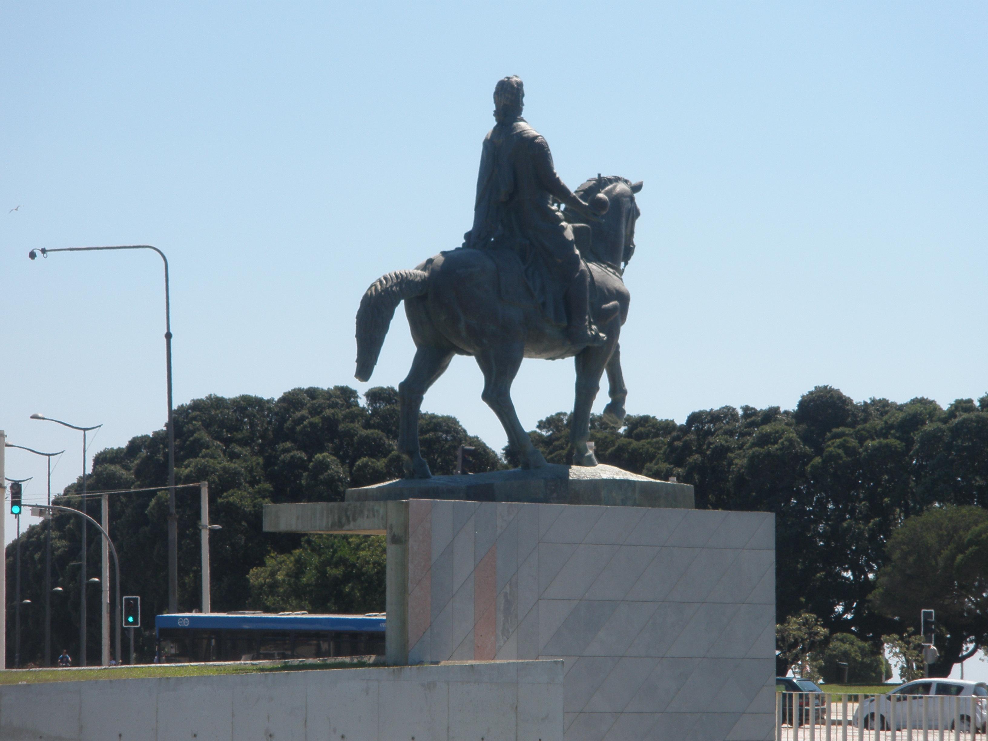 Estatua de Joao VI, por 2 pekes viajeros 