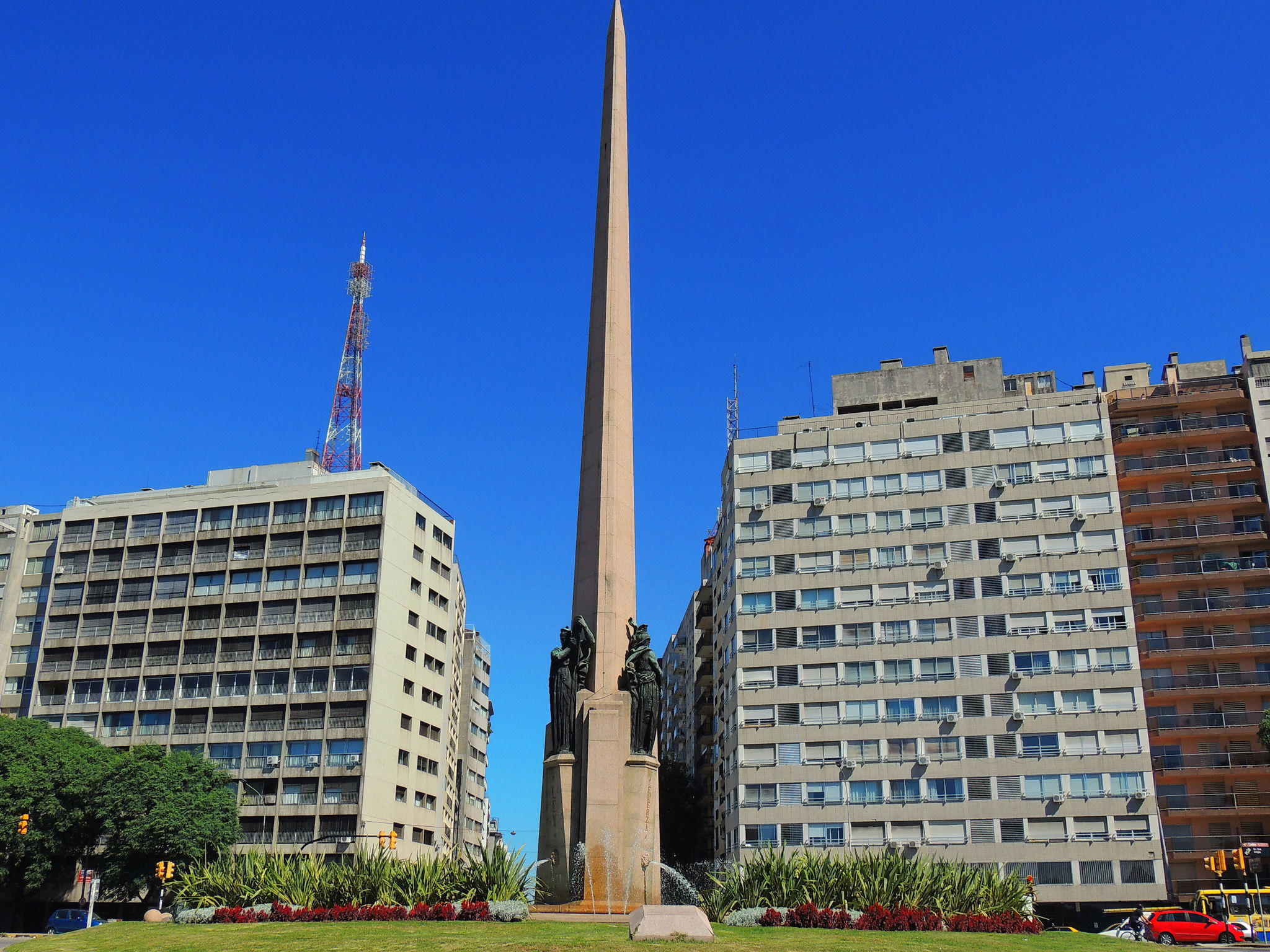 Obelisco a Los Constituyentes, por Adriana Arias Simonovis