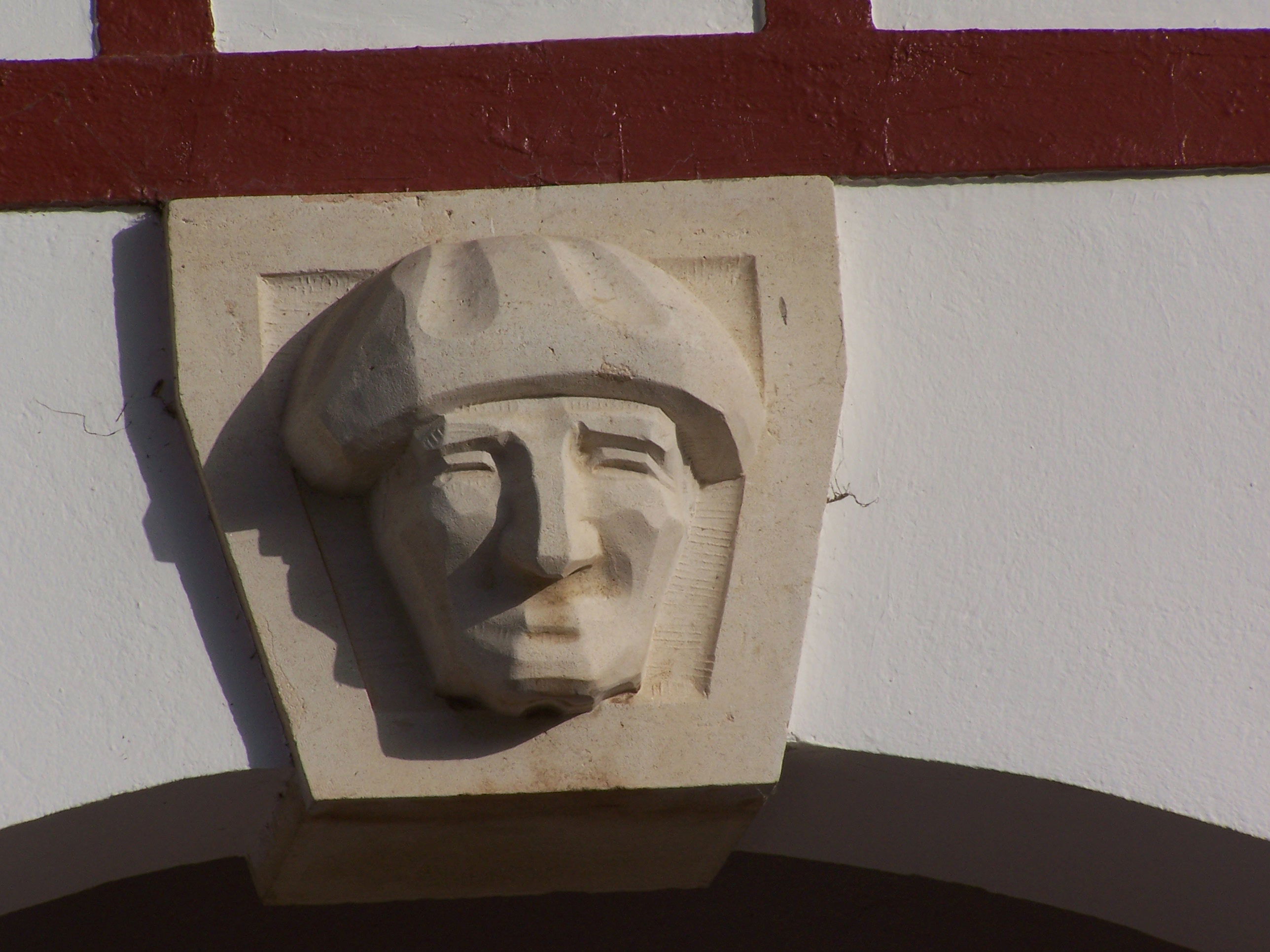 Ayuntamiento Ghétary, por Turiscapadas