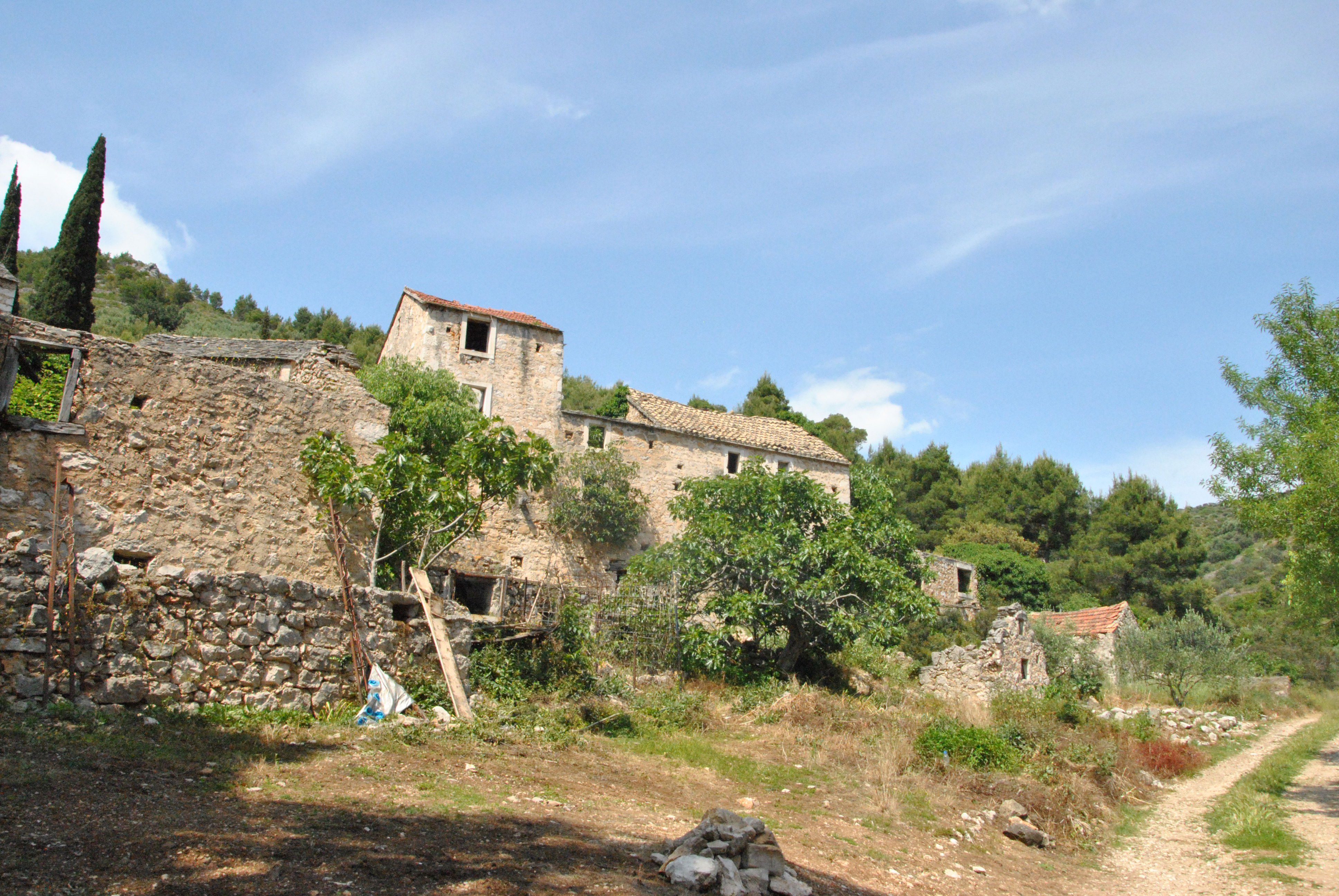 Pueblo abandonado Malo Grablje, por Béné