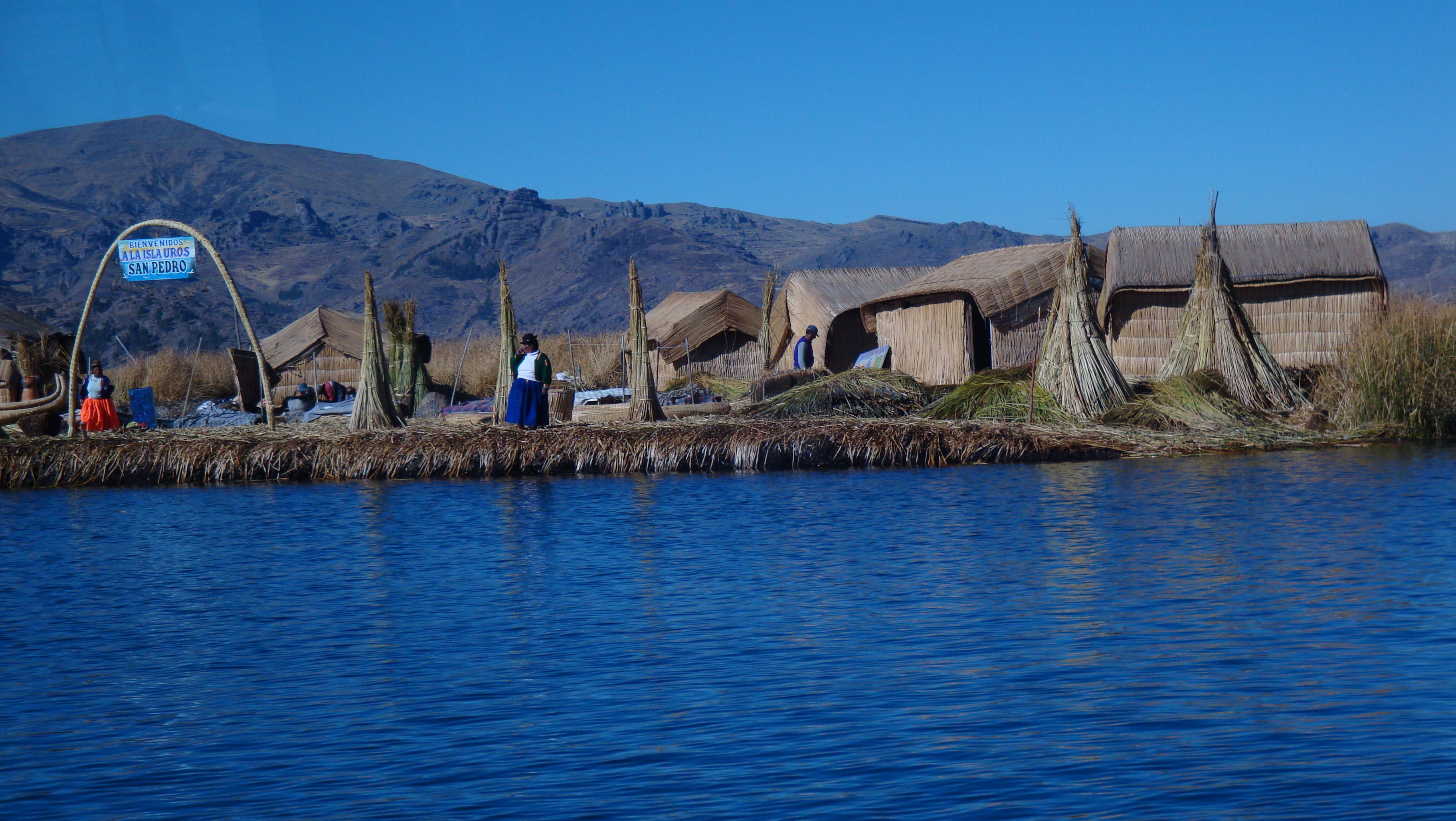 Pueblos Uros de Titicaca, por Ricardo López Castro
