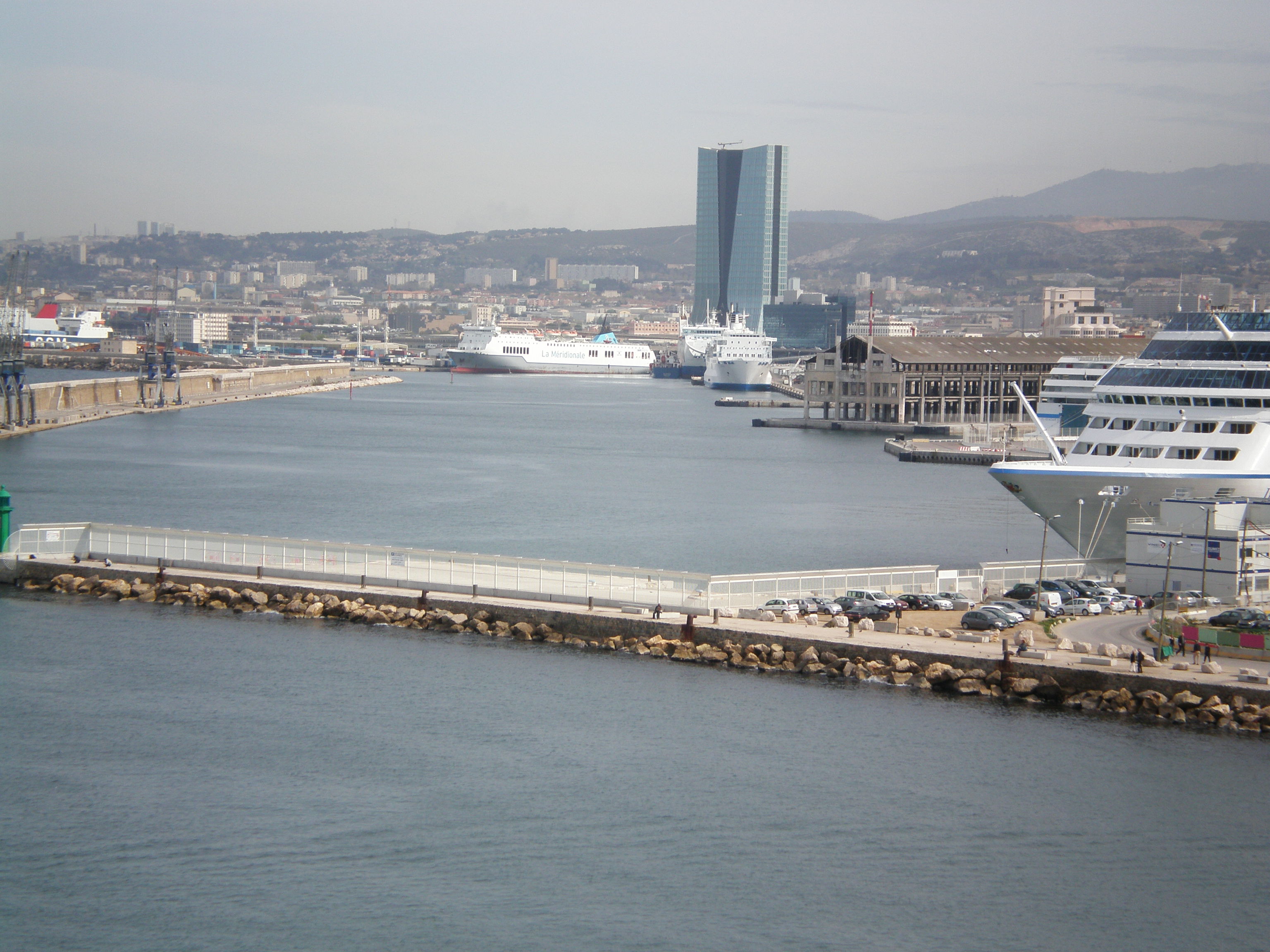 Torre CMA-CGM, por Alisa Kolobova