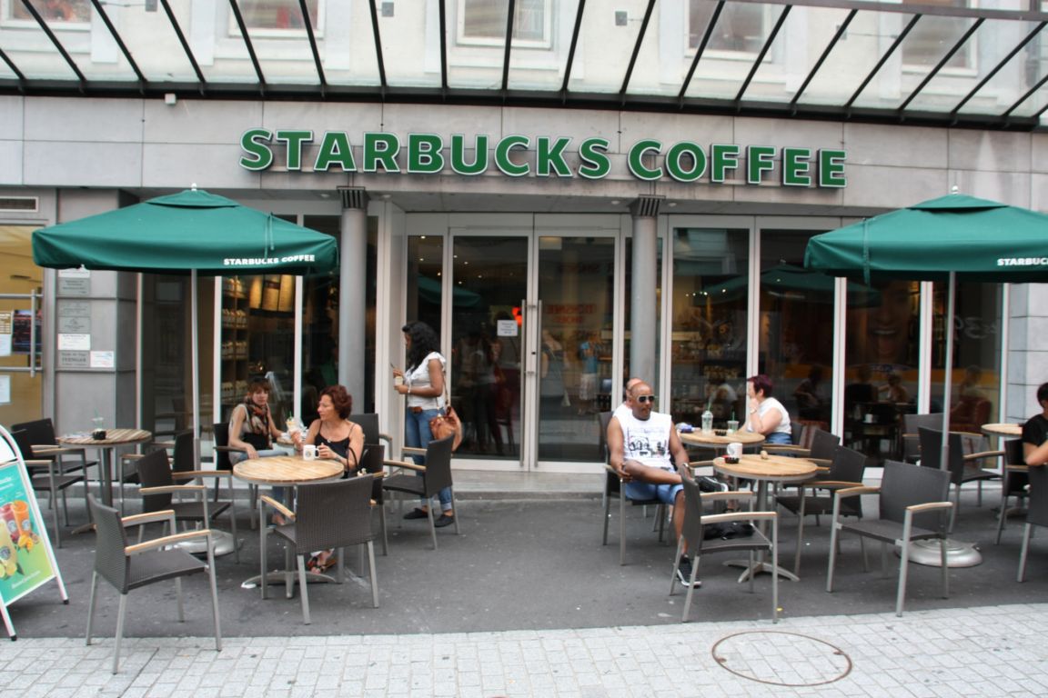 Starbucks a Le Mont-sur-Lausanne: 1 opinioni e 7 foto