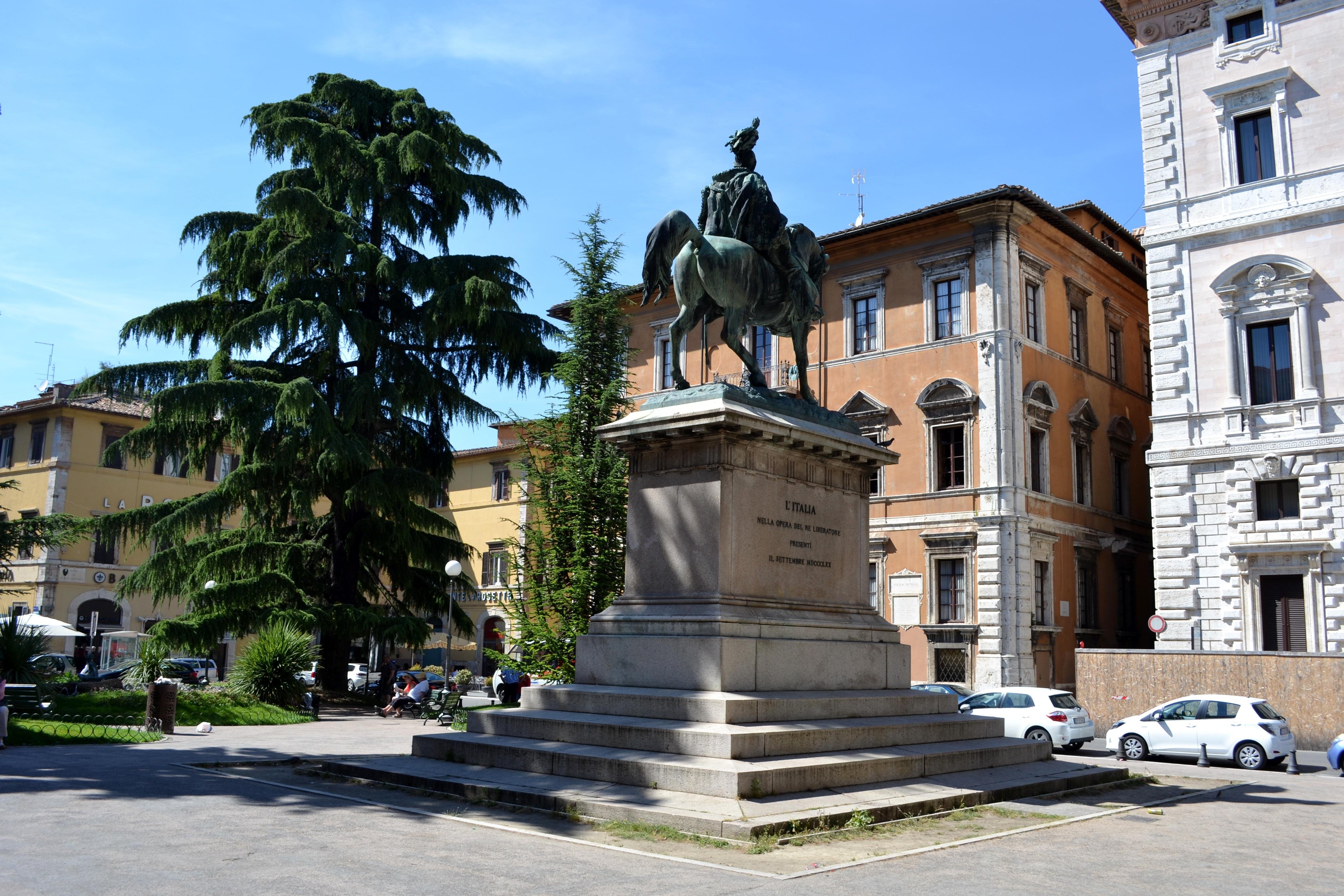 Piazza Italia a Perugia: 2 opinioni e 13 foto