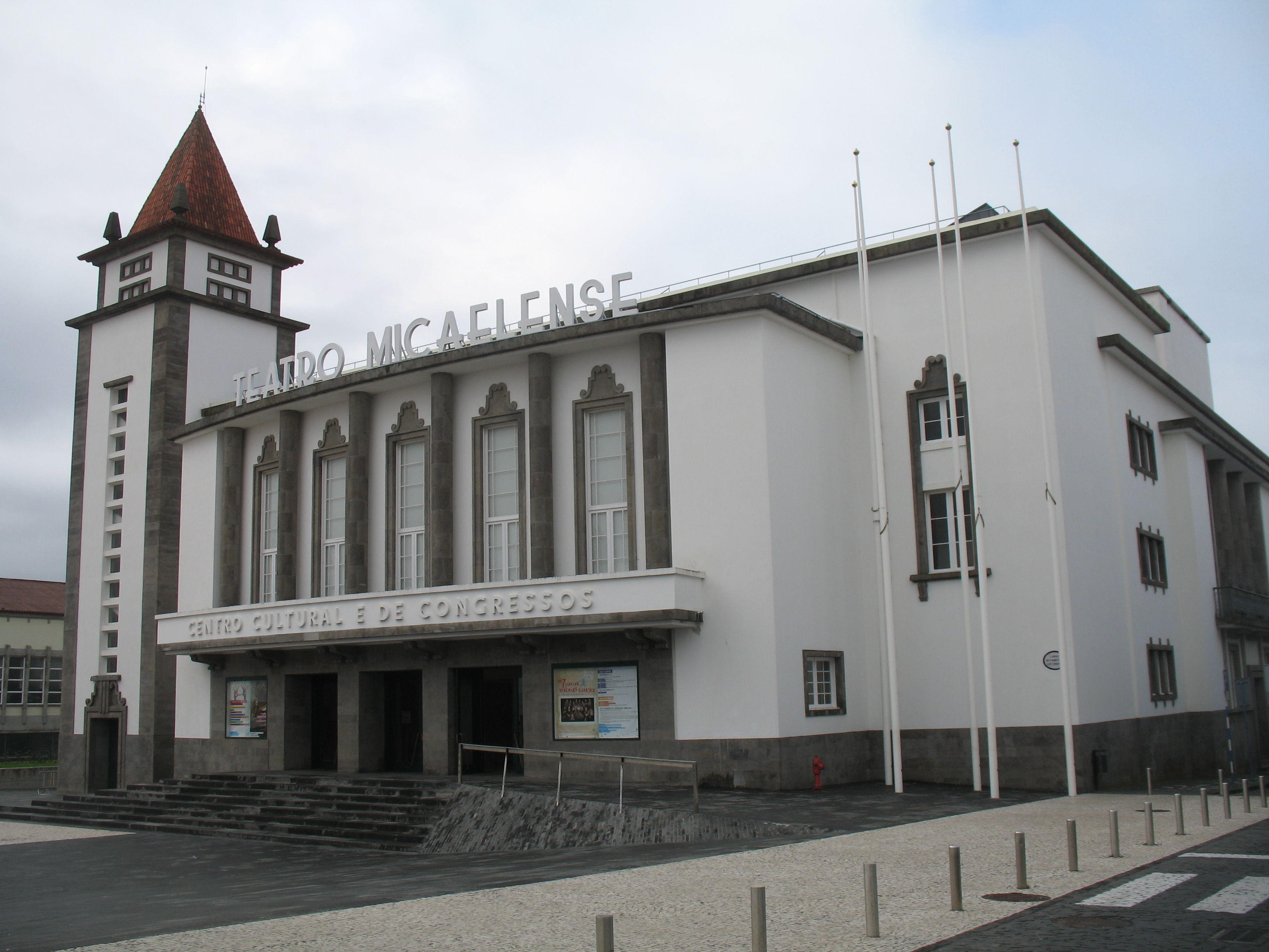 Teatro Micaelense, por miguel a. cartagena
