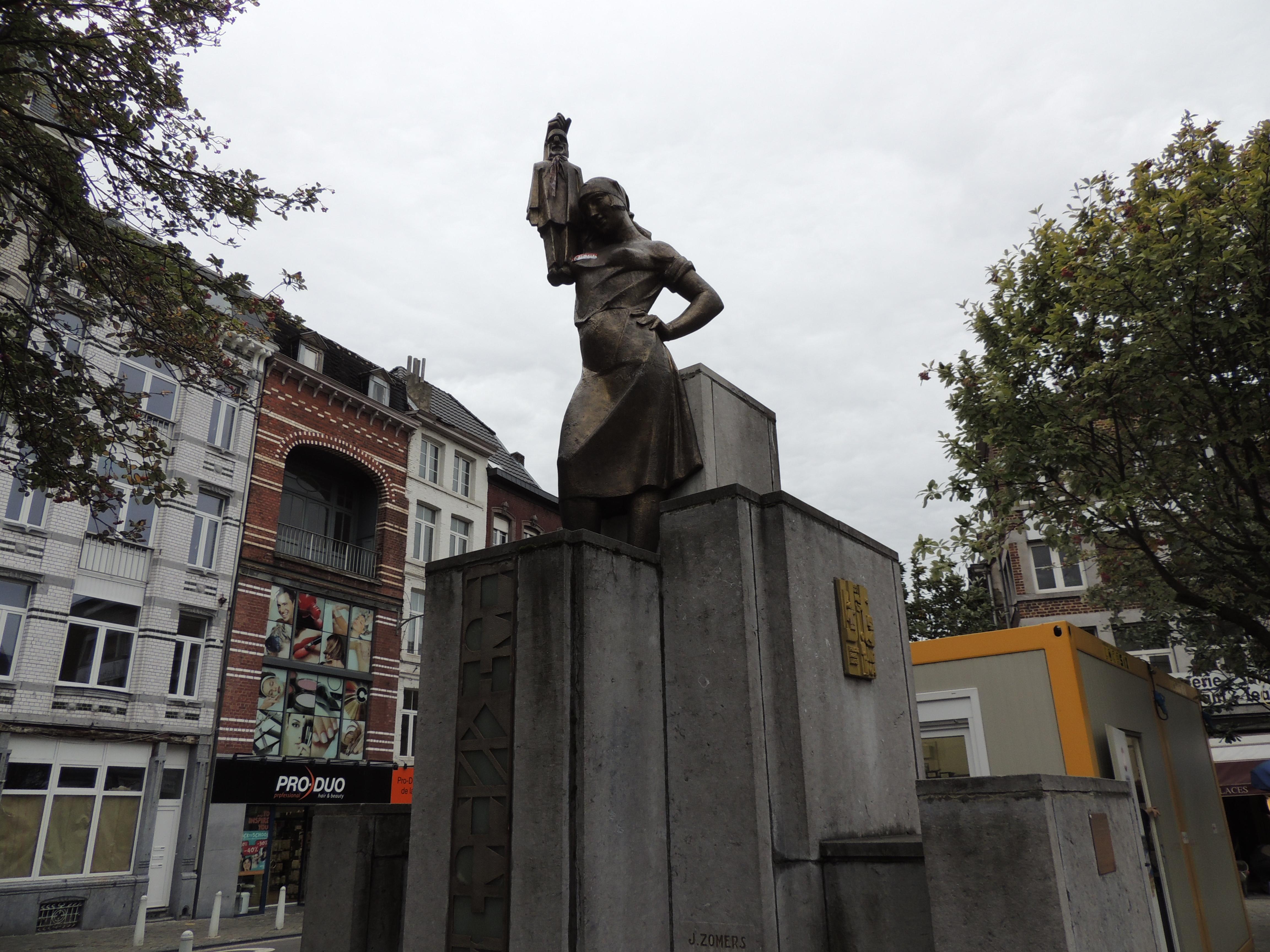 Monumento a Tchantchès, por Dónde vamos Eva