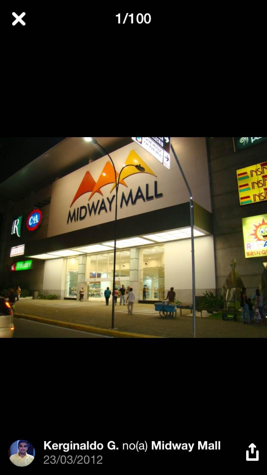 Midway Mall, por Rebecca Cirino