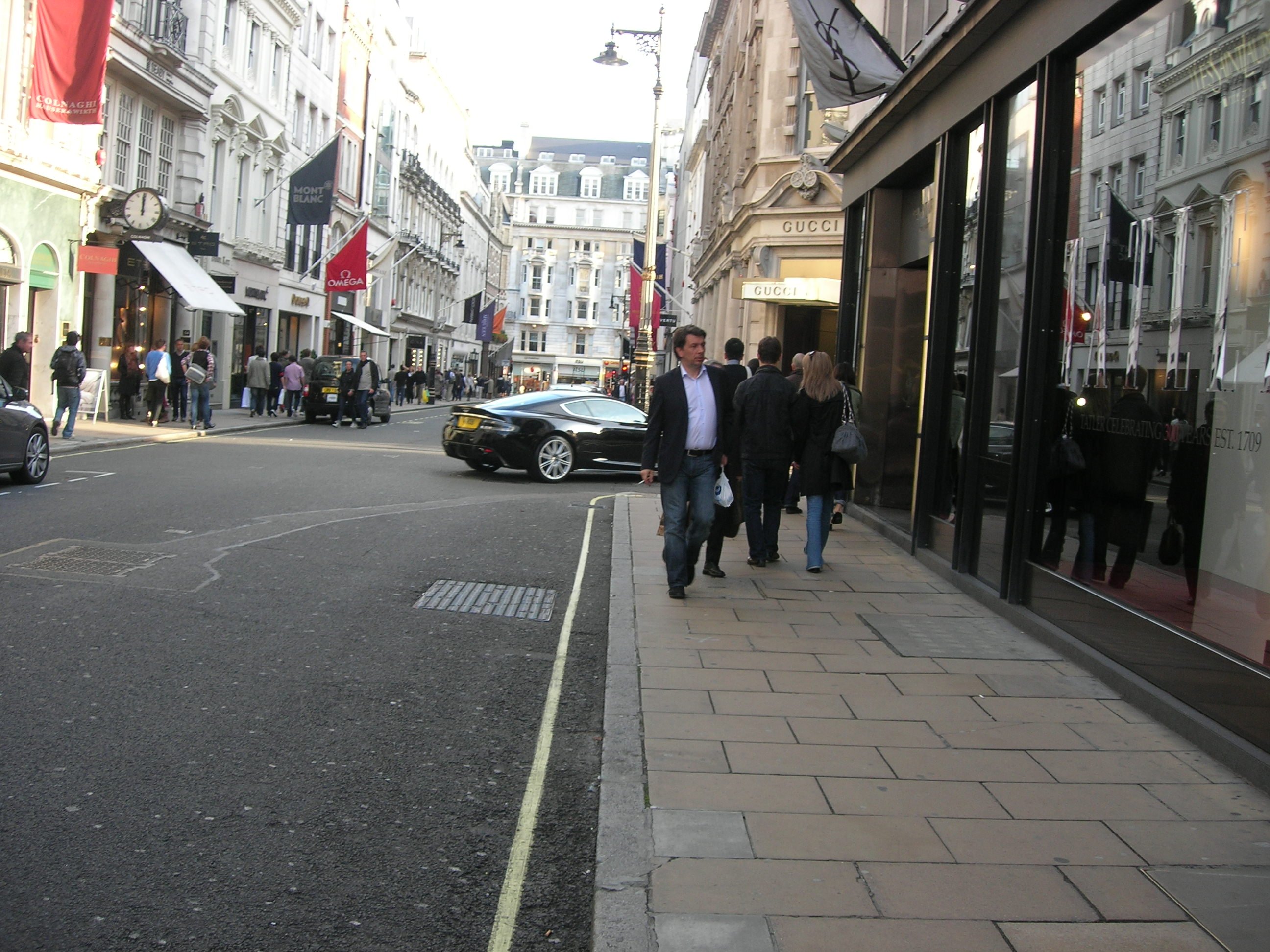 New Bond Street in London: 1 reviews and 4 photos