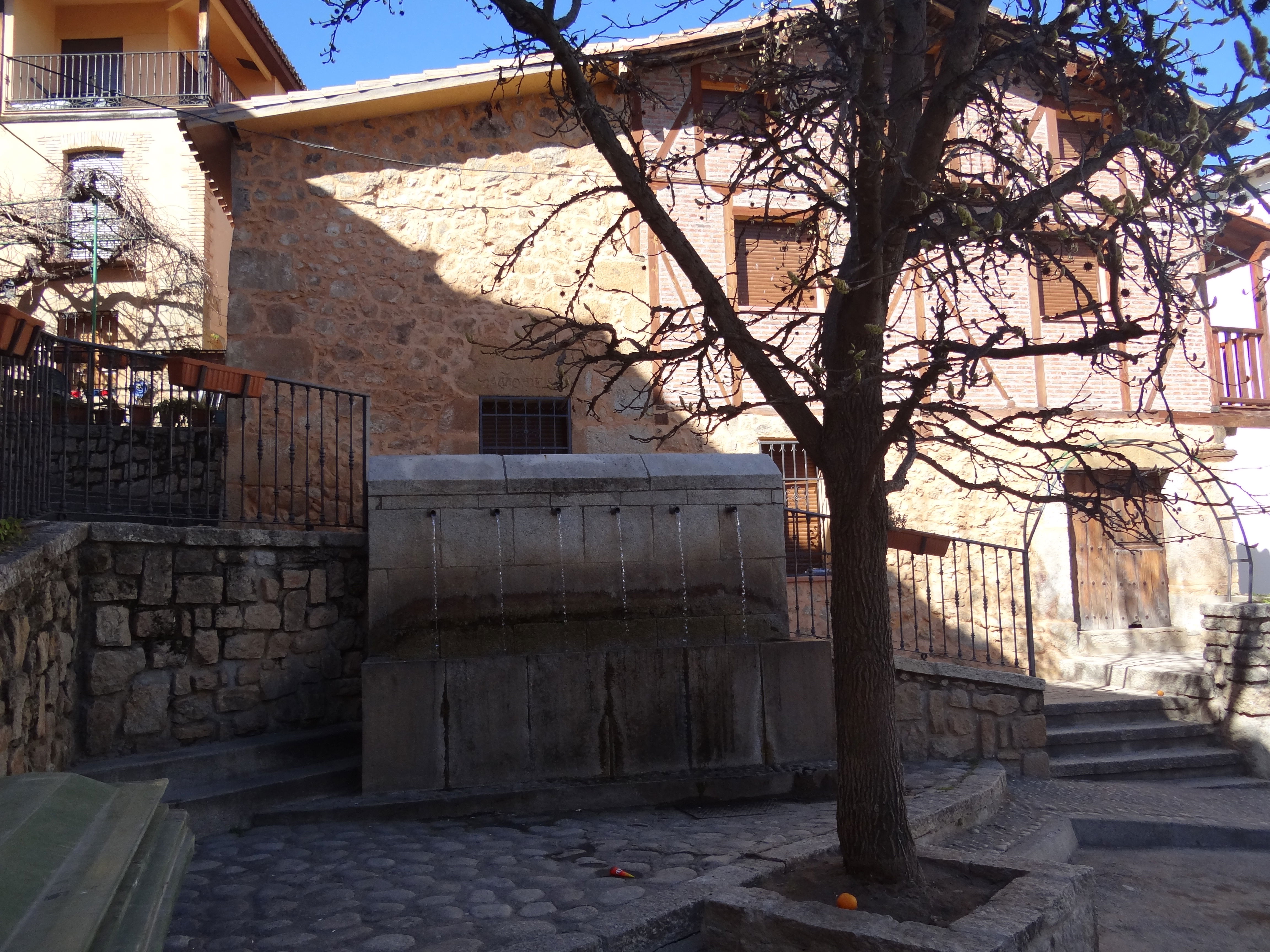 Fuente De Los Seis Caños., por marisol de la flor 