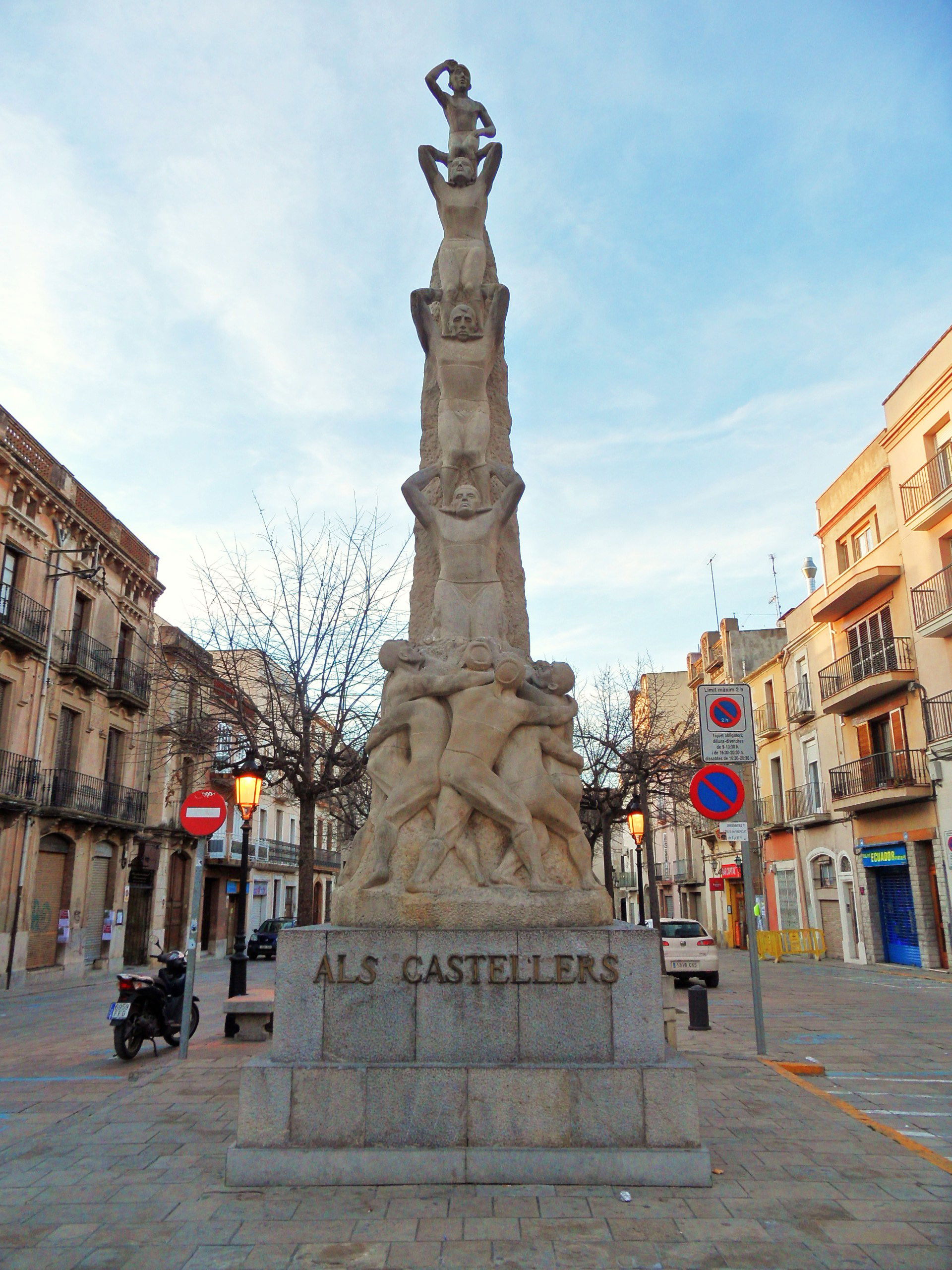 Monumento a "Els Castellers", por Dónde vamos Eva