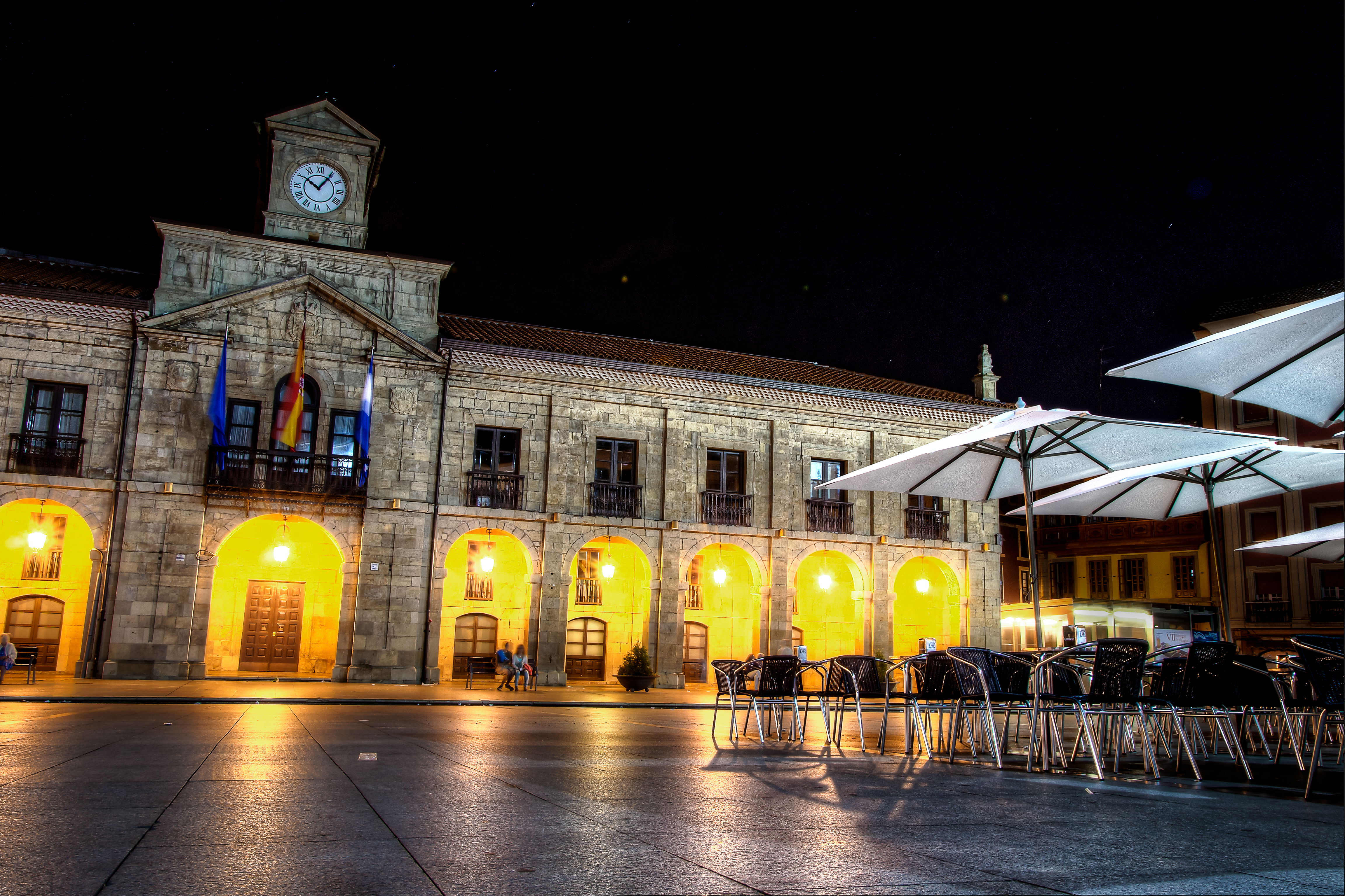 Plazas en Avilés que cautivan con su historia y gastronomía