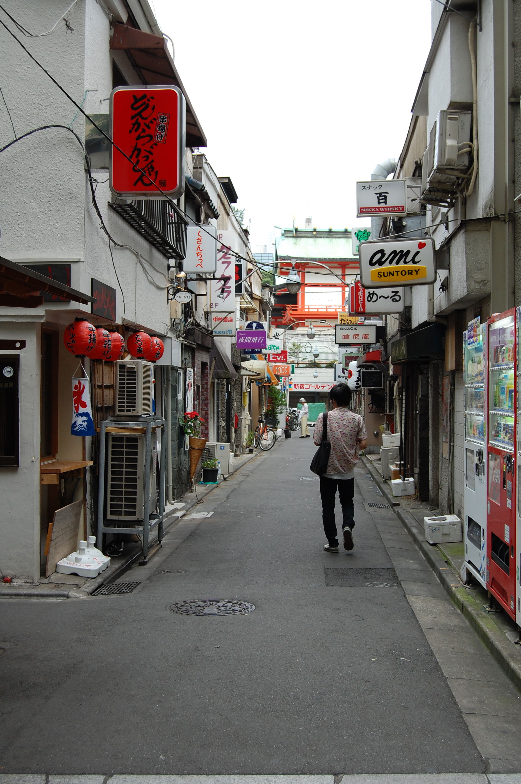 Shinjuku Golden Gai, por Oskar Díaz Toscano