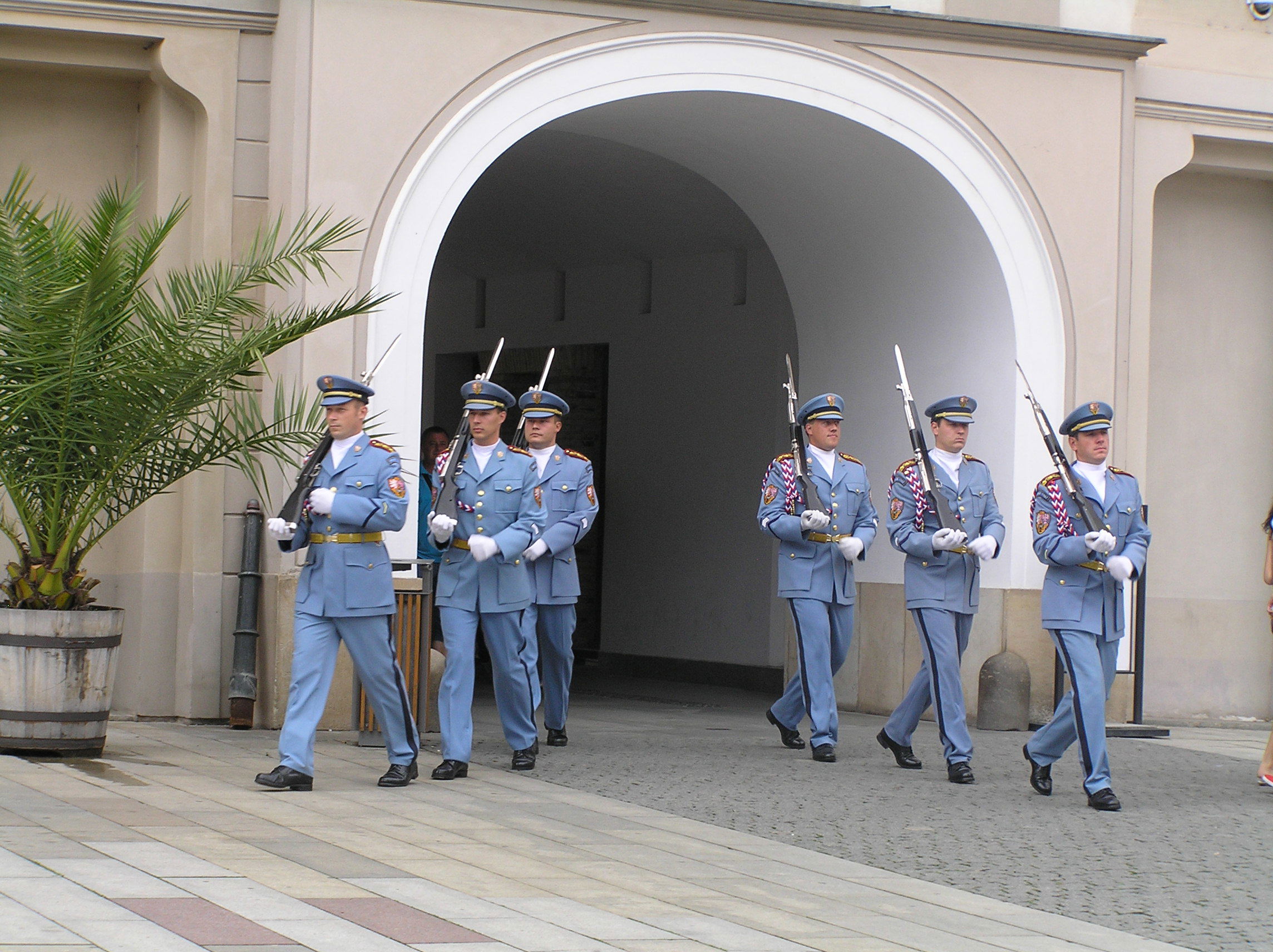 El cambio de guardia en el Castillo de Praga, por José Luis Sarralde