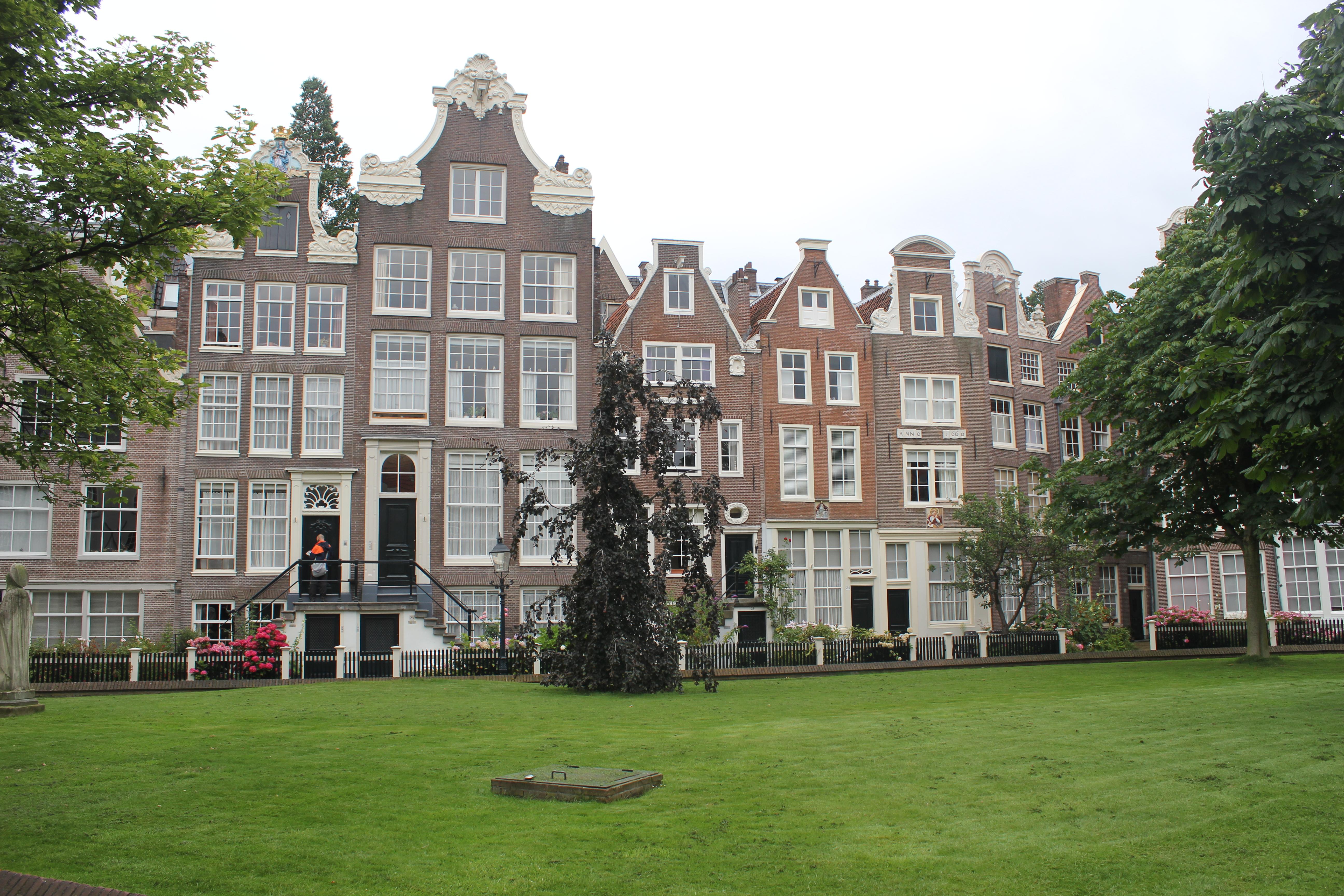 Descubre los Monumentos Históricos de Amsterdam y su legado cultural