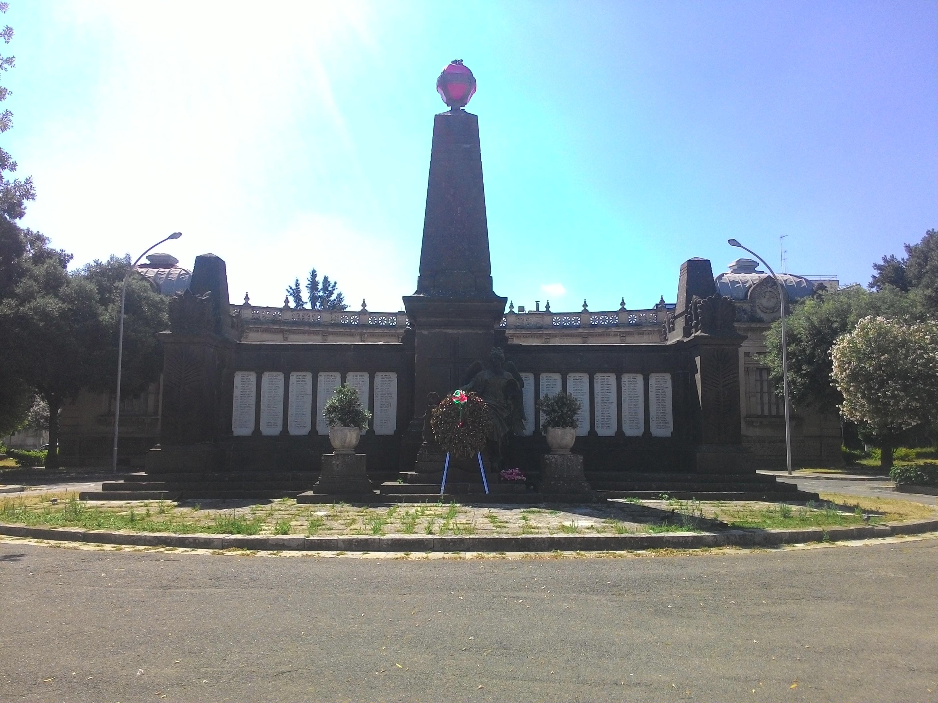 Monumento ai Caduti, por Daniela Urso