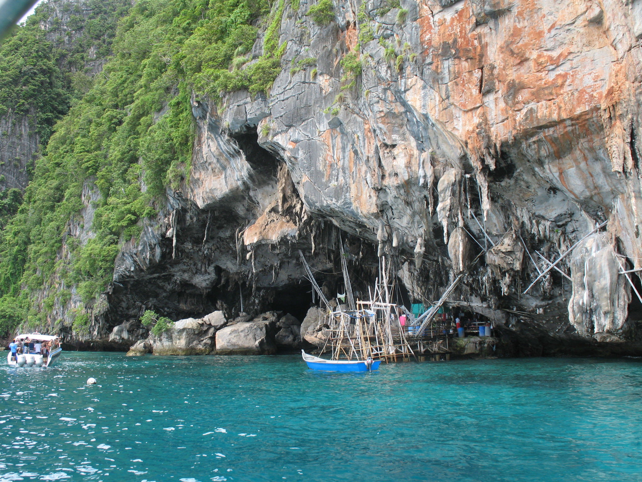 Cueva de los piratas, por miguel a. cartagena