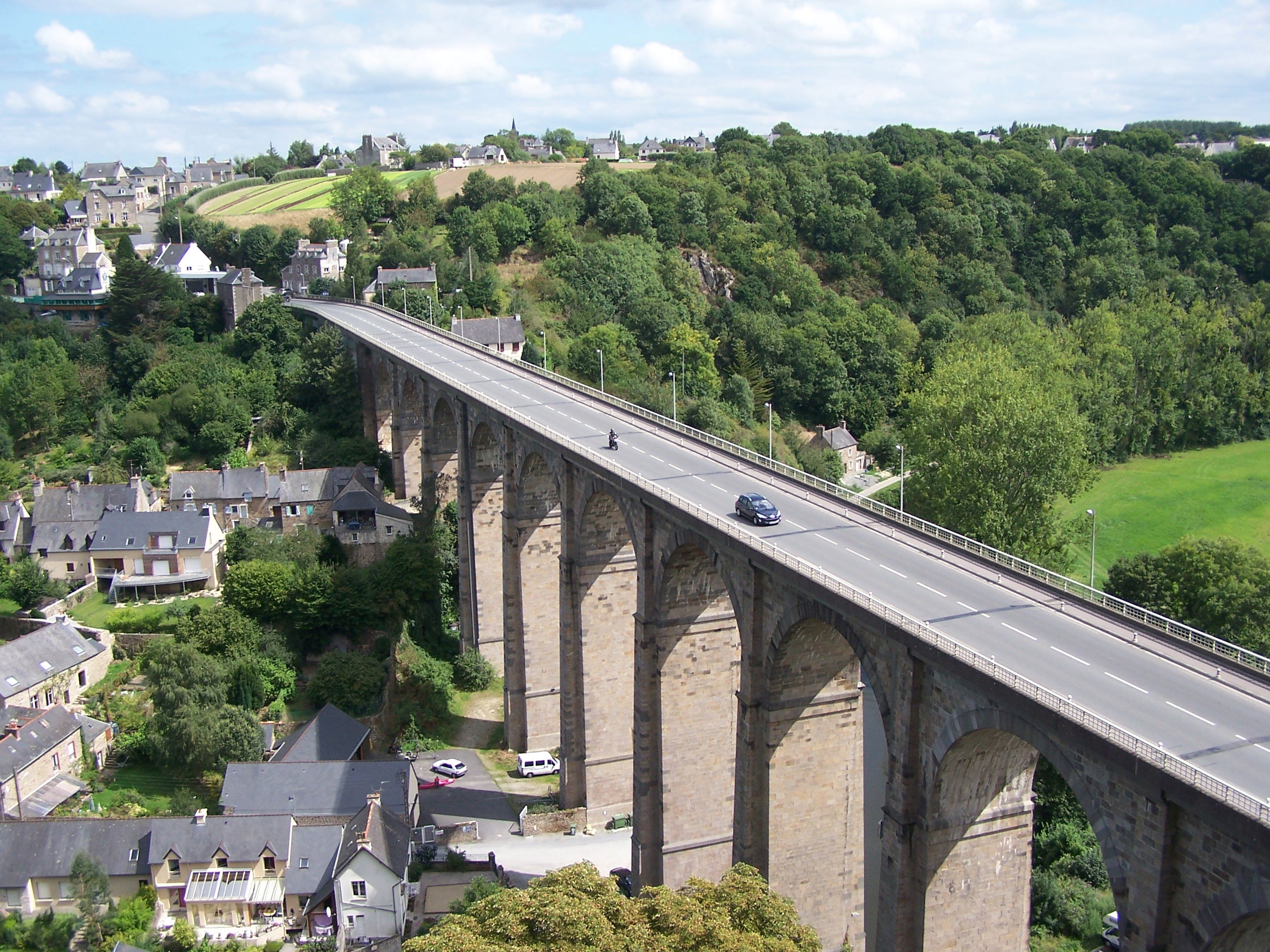 Viaduc de Dinan in Dinan: 1 reviews and 2 photos