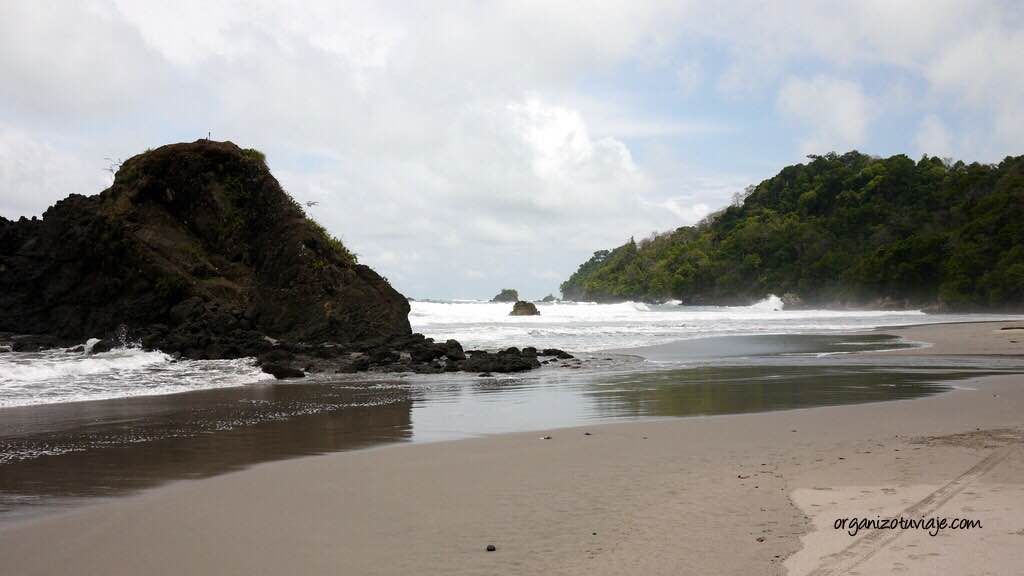 La playita, manuel antonio, por Organizo tu Viaje