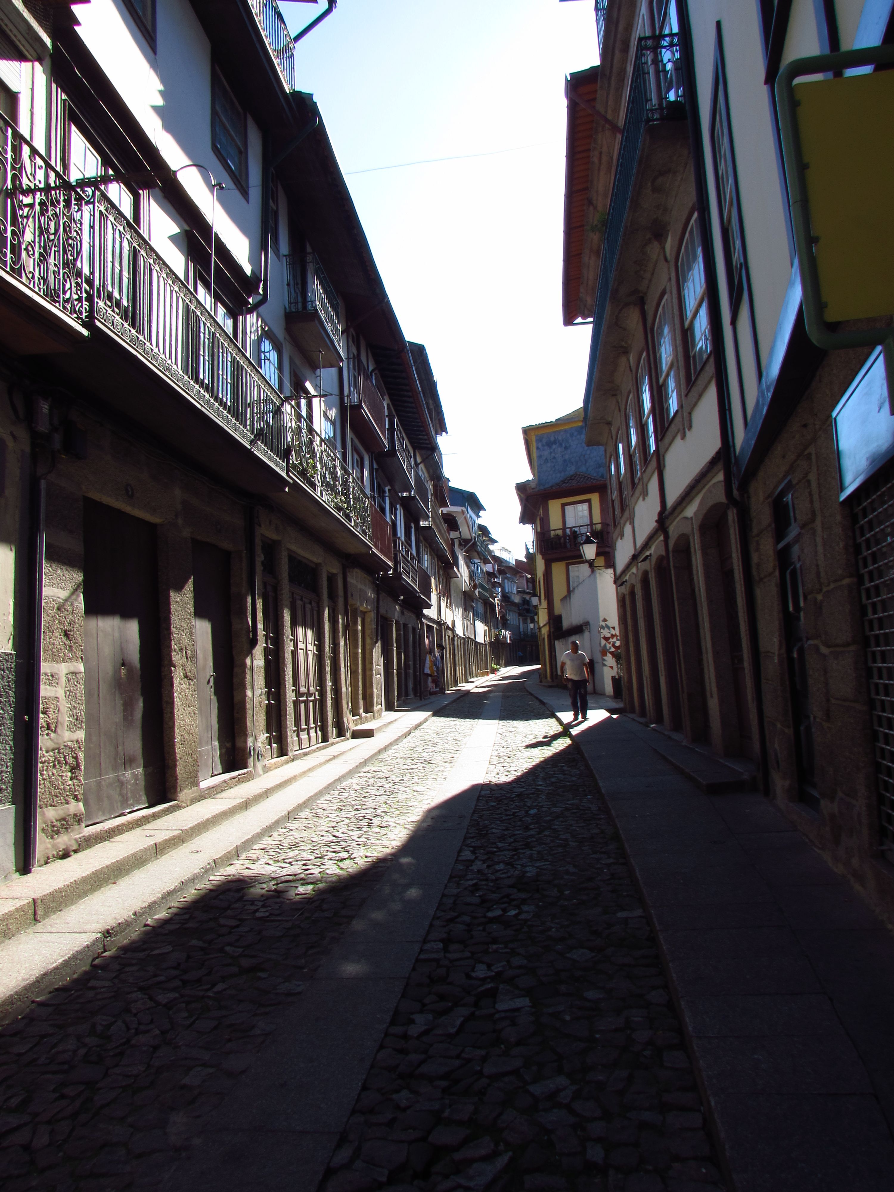 Rua Egas Moniz, por Helena Compadre