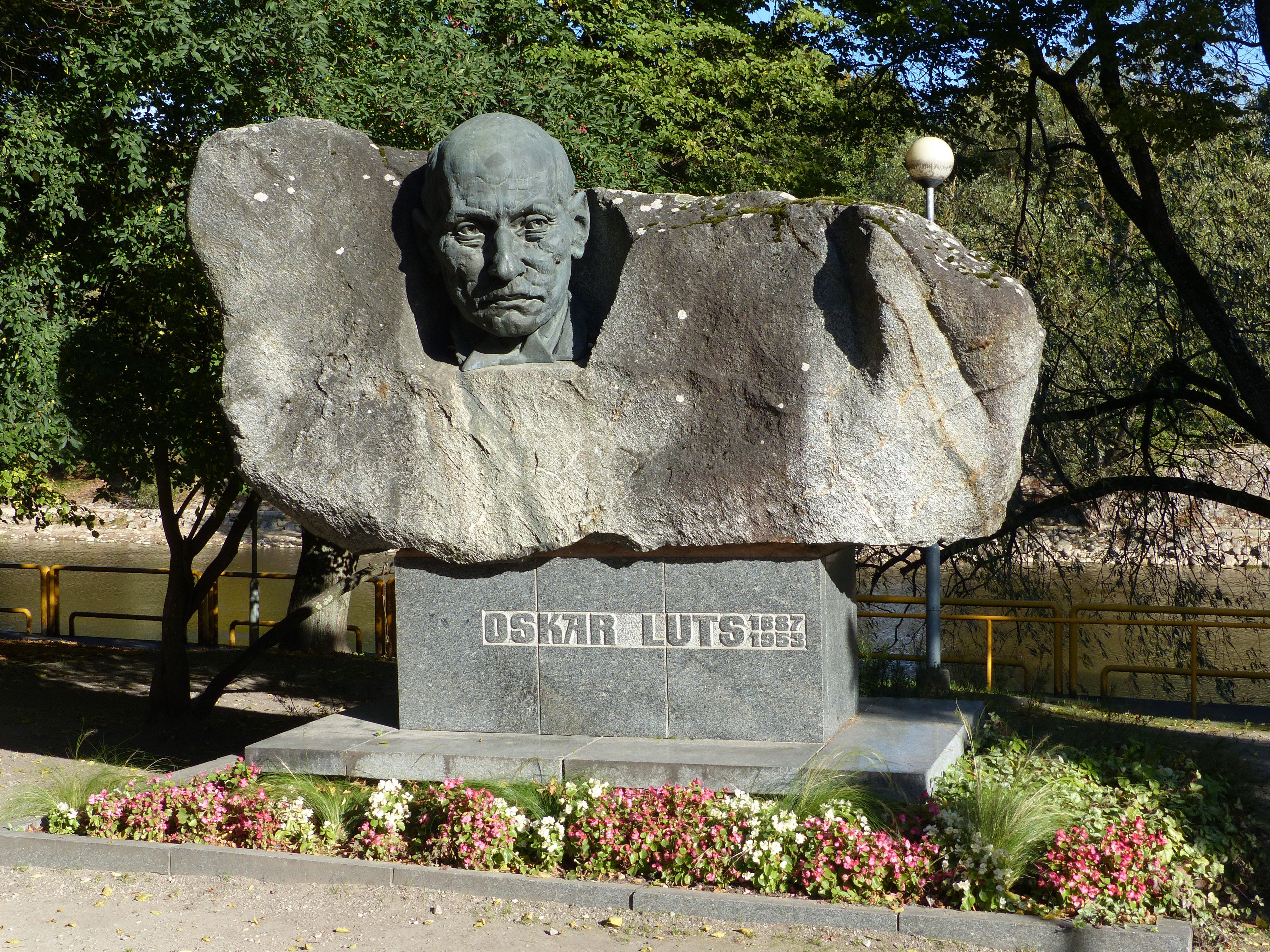 Estatua de Oskar Luts, por Xipo Enelmundoperdido