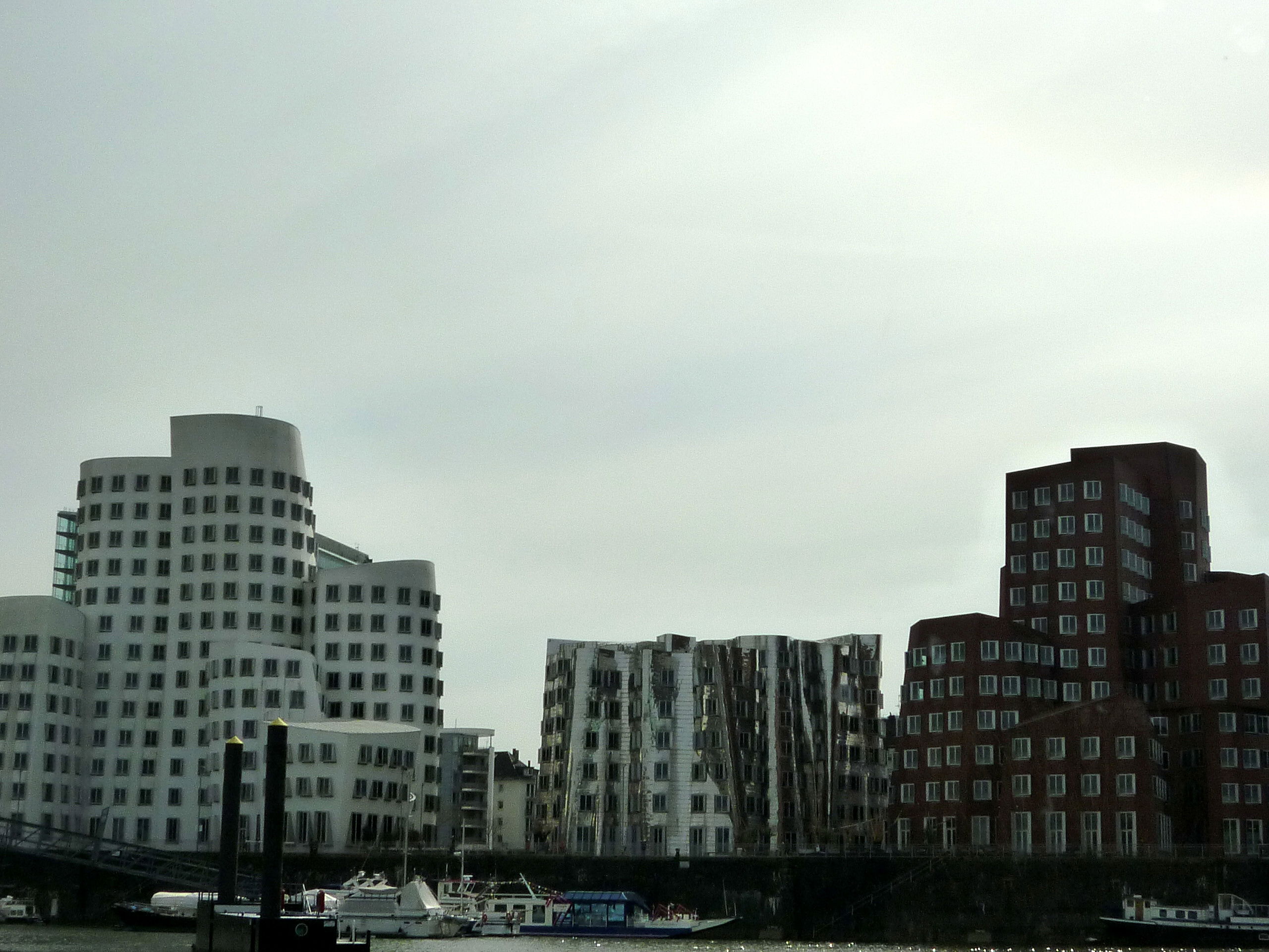 Barrio Medienhafen, por supercastell
