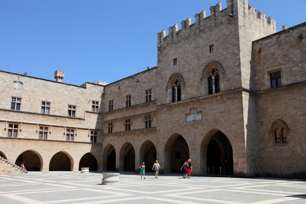 Palacio Grands Maîtres, por GERARD DECQ