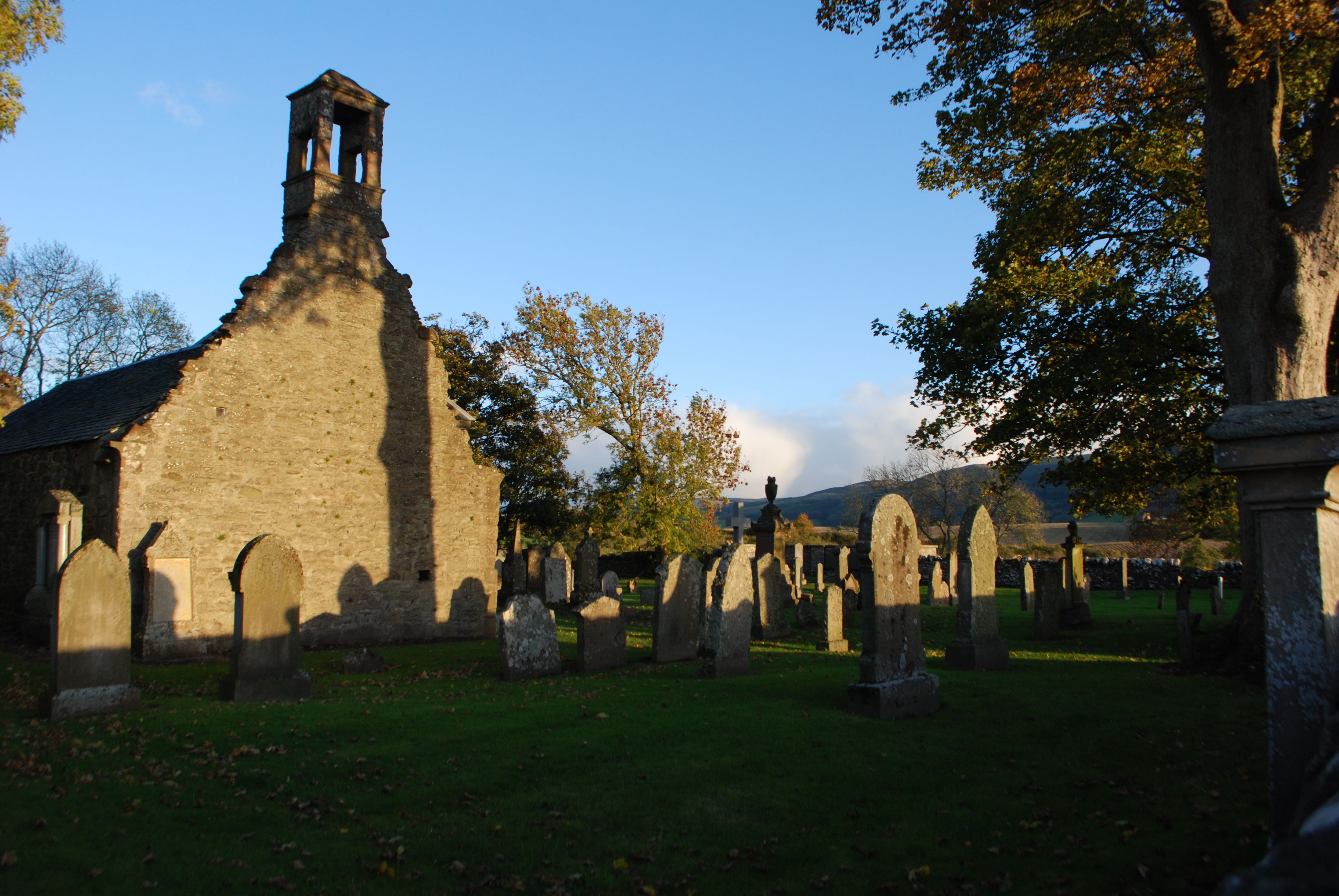 Cementerio e Iglesia de San Cattan, por eXplorador Escocés