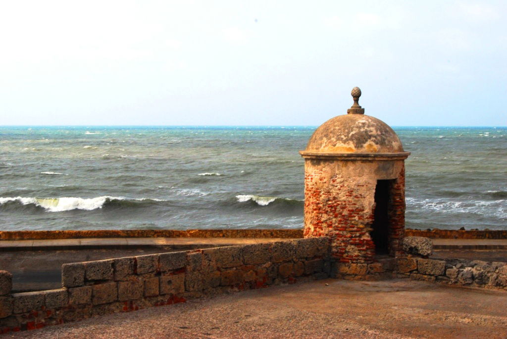 Paseo por las Murallas de la Ciudad Vieja de Cartagena, por SerViajera