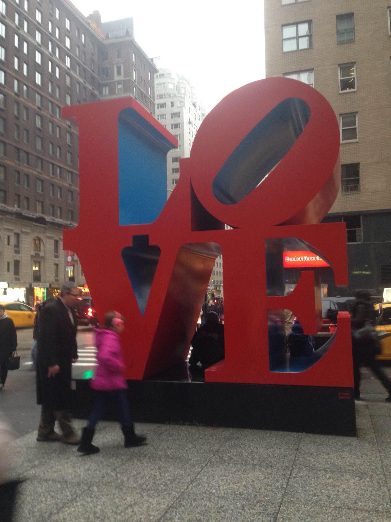 Escultura Love, por Massimo Lodola
