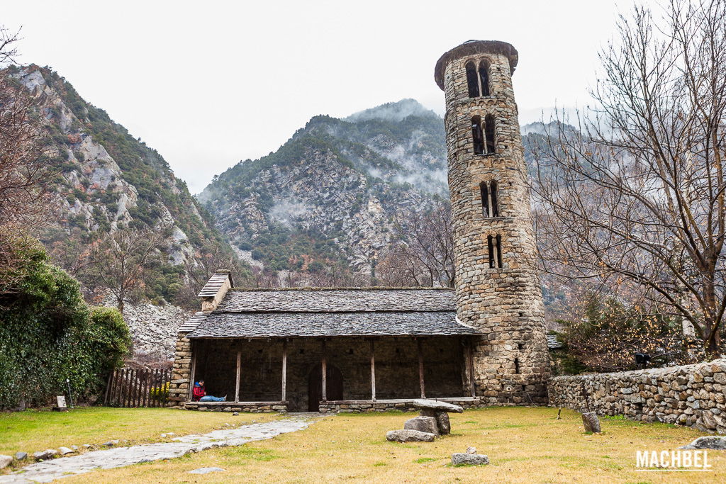 Iglesia de Santa Coloma, por Víctor Gómez - machbel