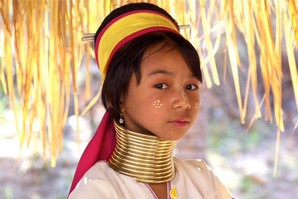 Кольца на шее у женщин из племен