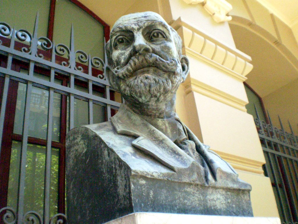 Monumento a Armando Palacio Valdés, por Lala