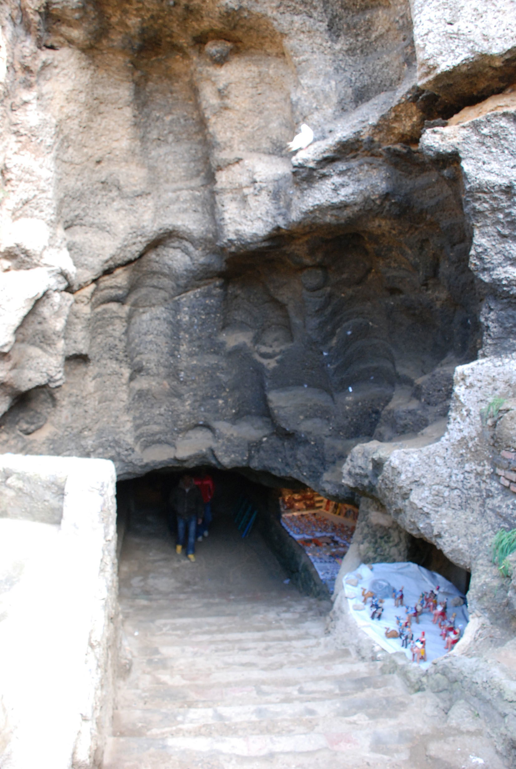 Gruta de Hércules, por Reconquista