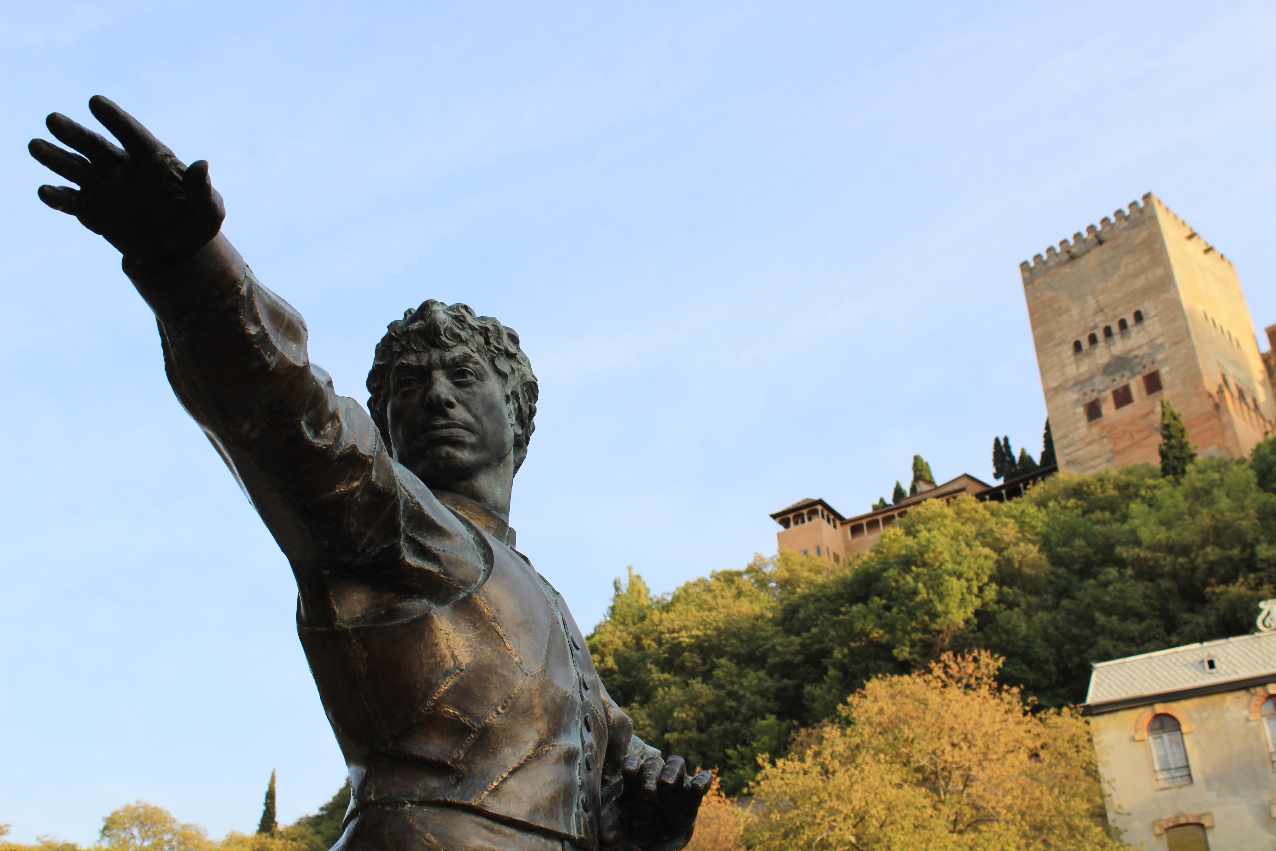 Estatuas en Granada un recorrido por su historia y arte monumental