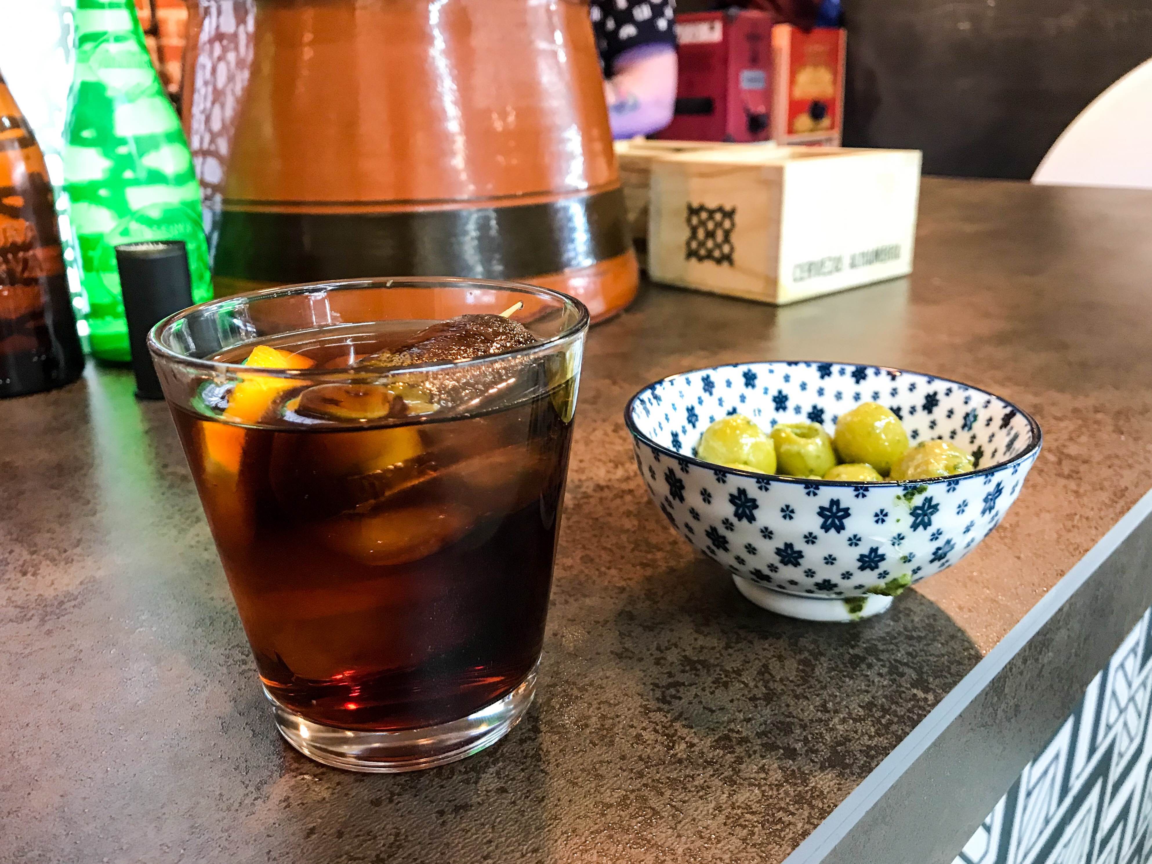 Vermut y Amén, por Chris Pearrow