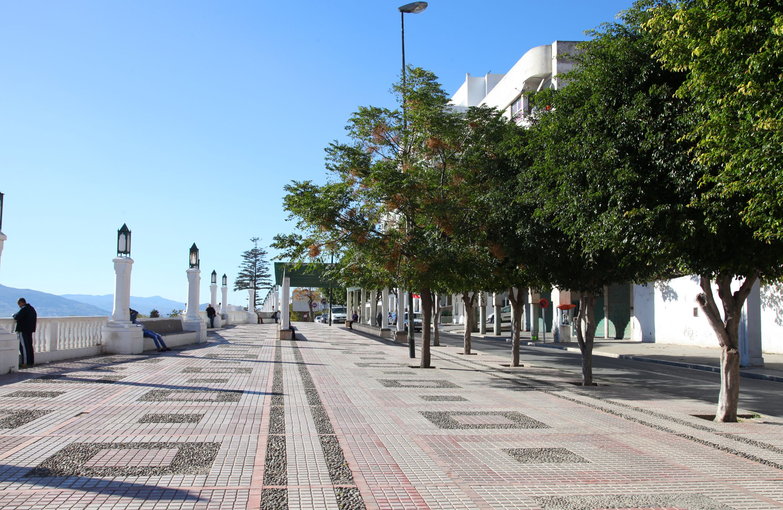 Avenue Moulay el-Abbas, por GERARD DECQ